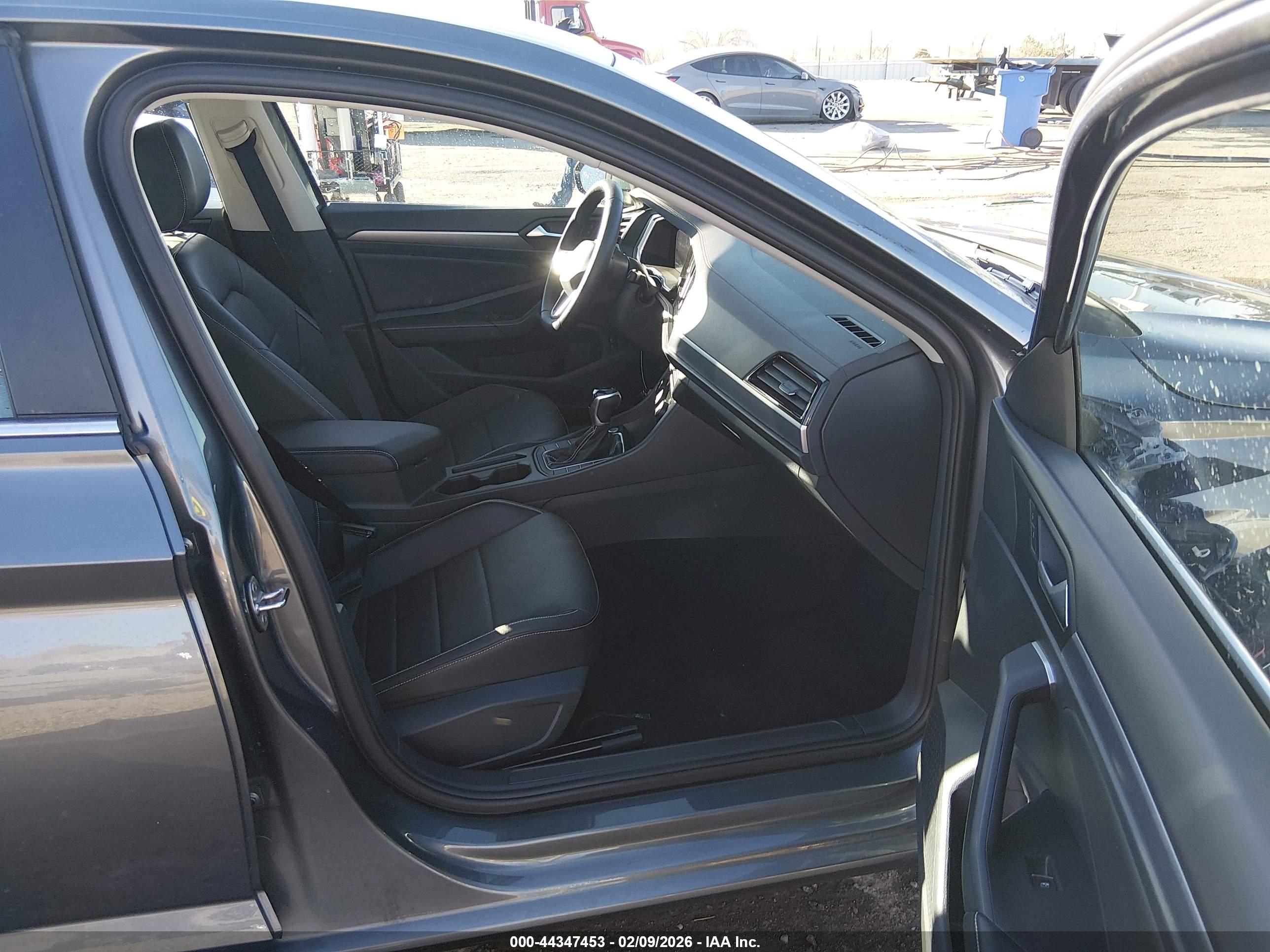 VOLKSWAGEN JETTA image 5