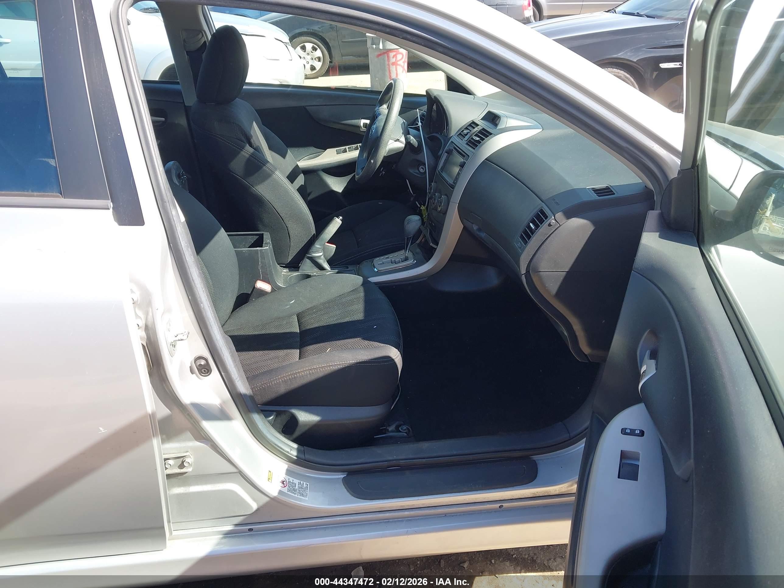 TOYOTA COROLLA image 5