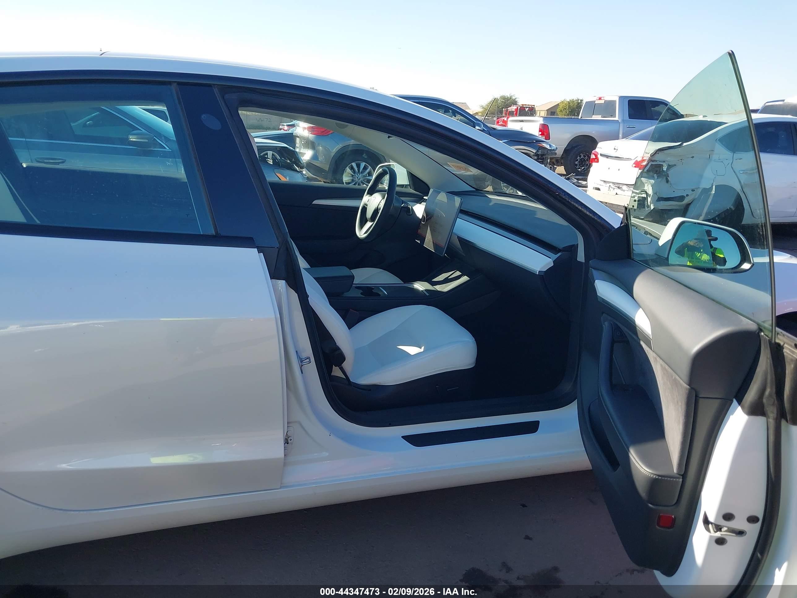 TESLA MODEL image 5