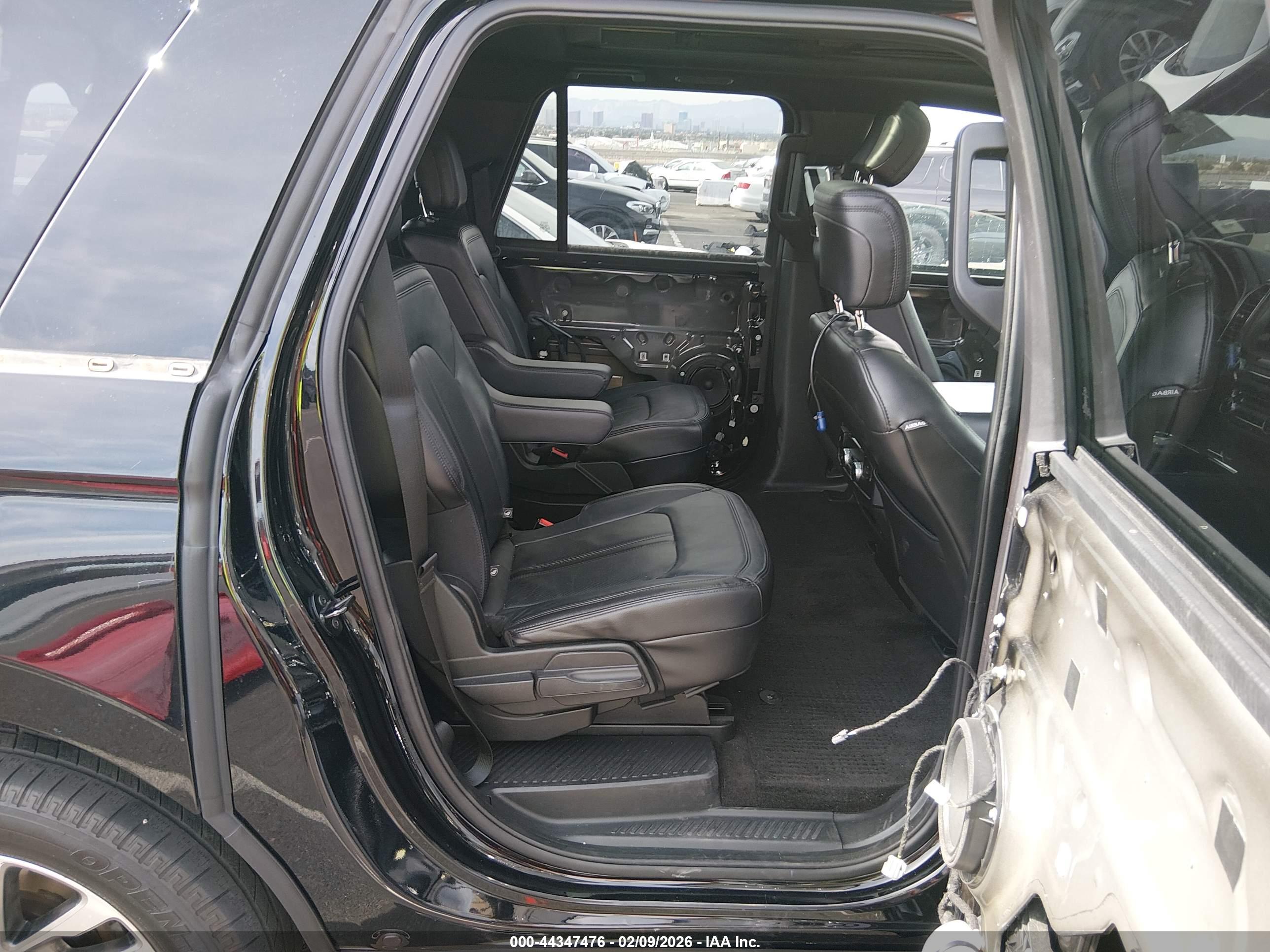 FORD EXPEDITION image 8