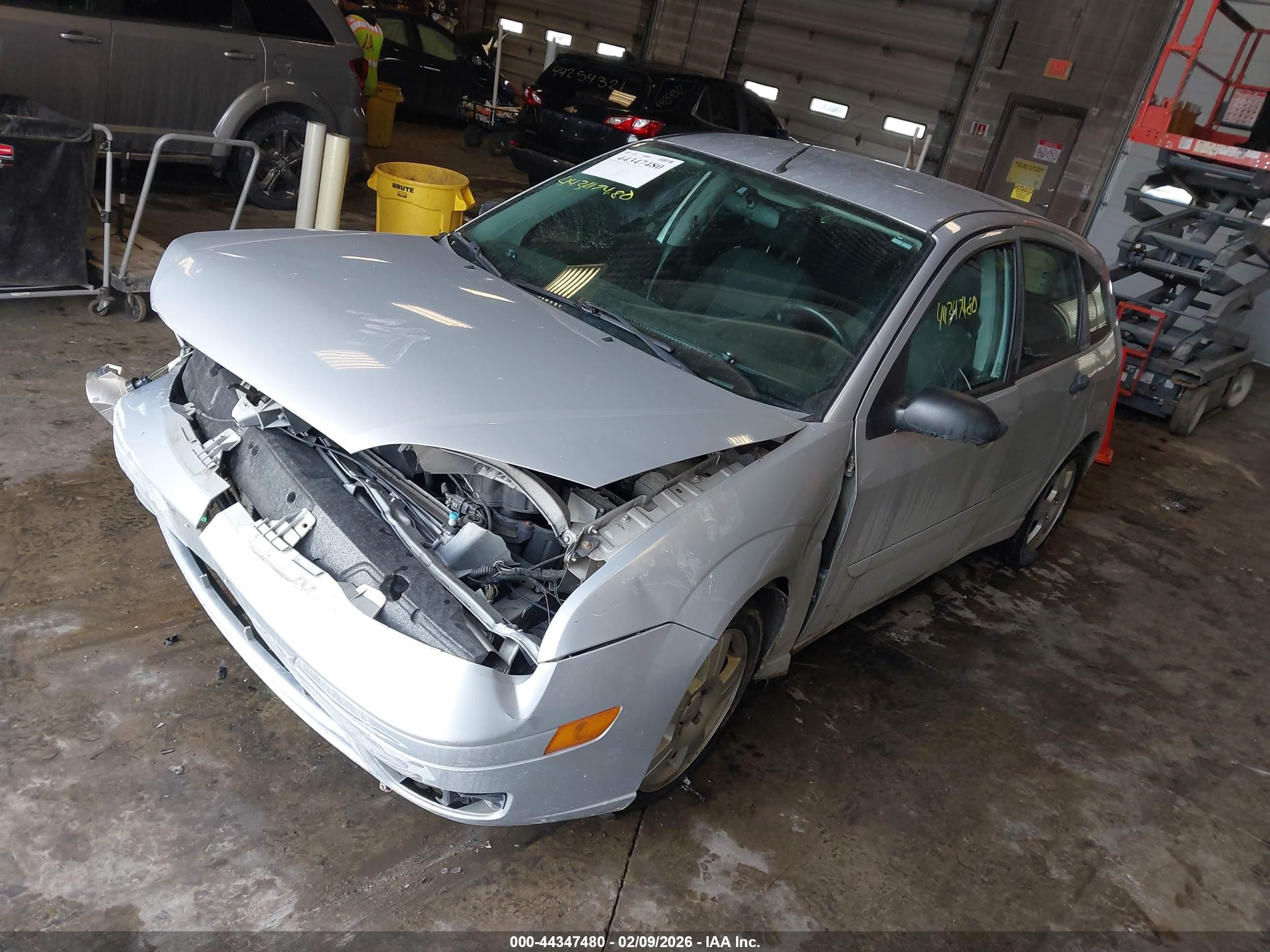 FORD FOCUS image 2