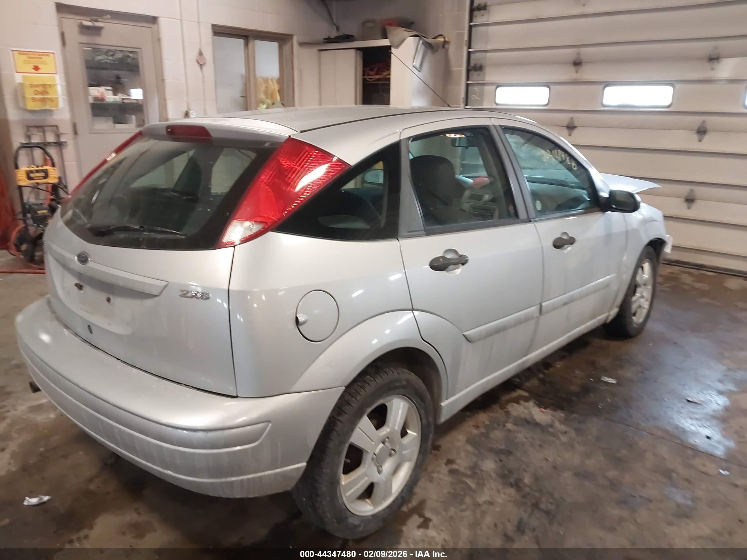 FORD FOCUS image 4
