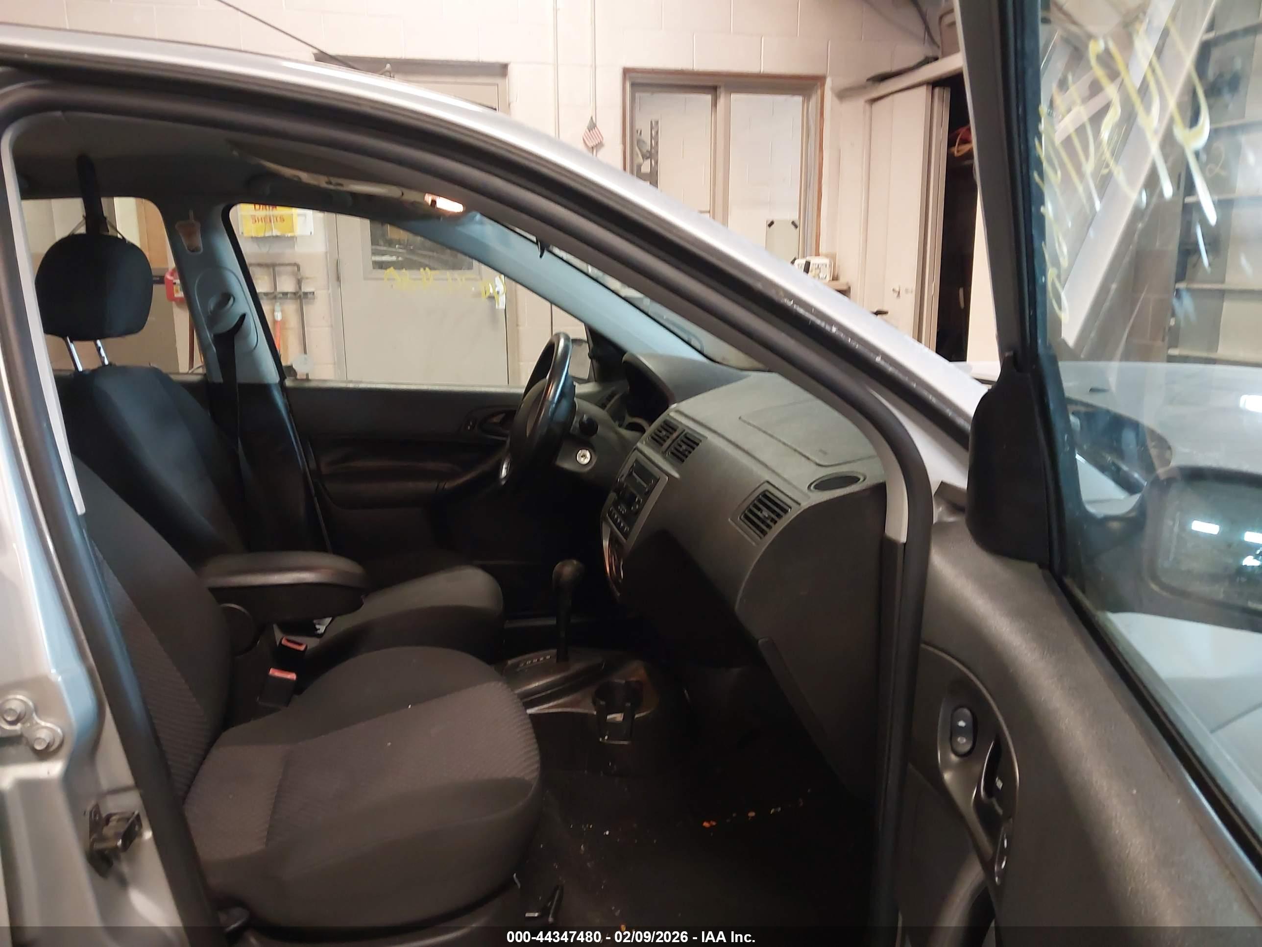 FORD FOCUS image 5