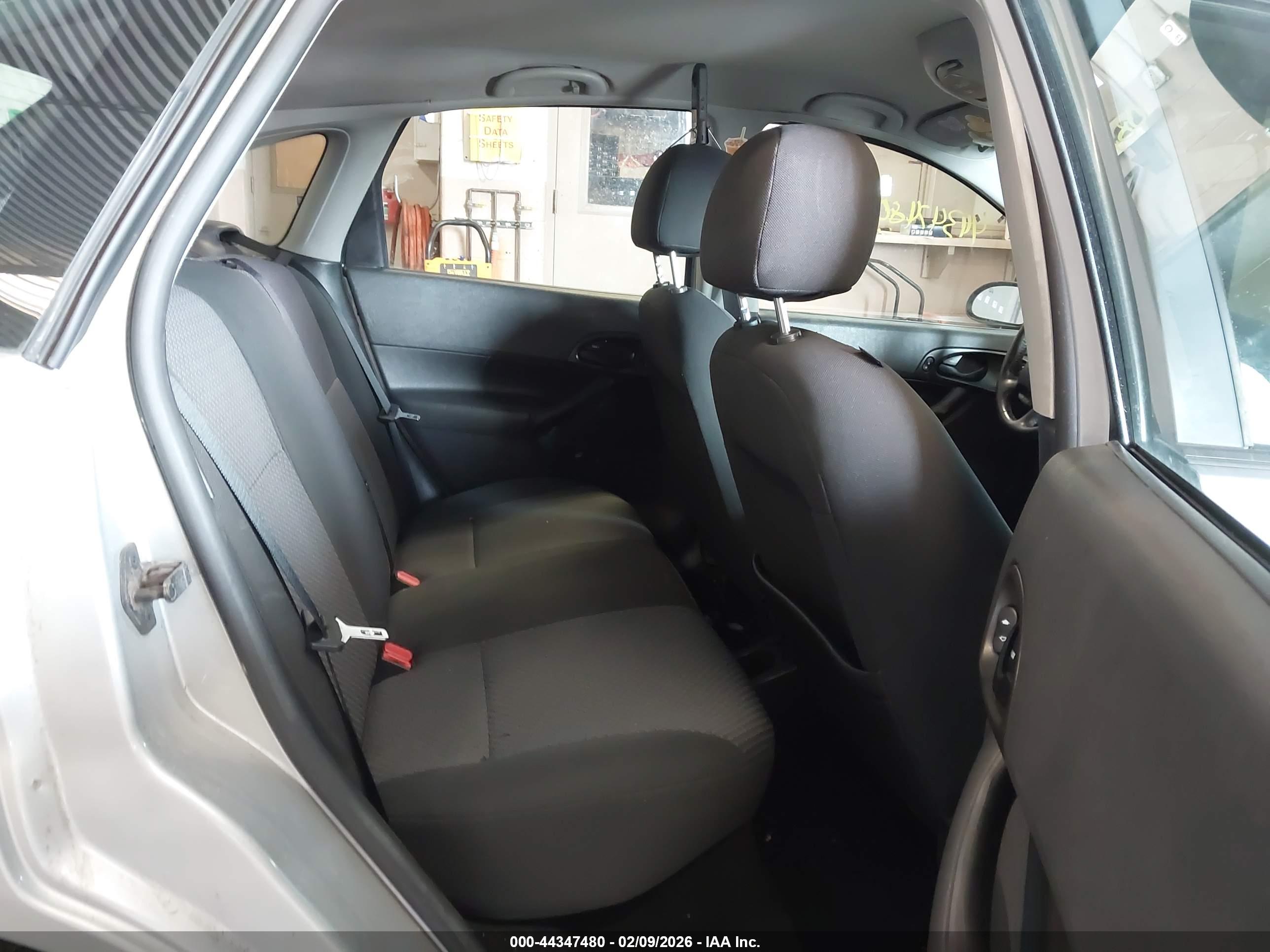 FORD FOCUS image 8