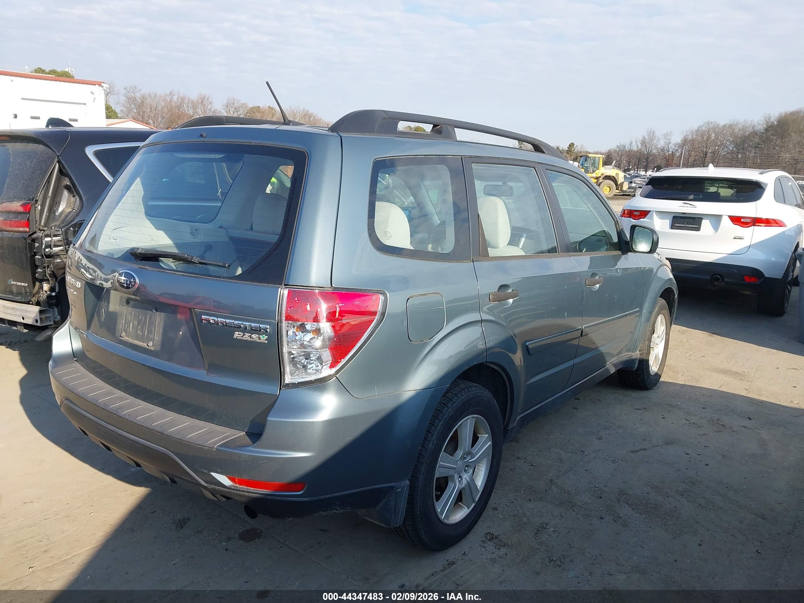 SUBARU FORESTER image 4
