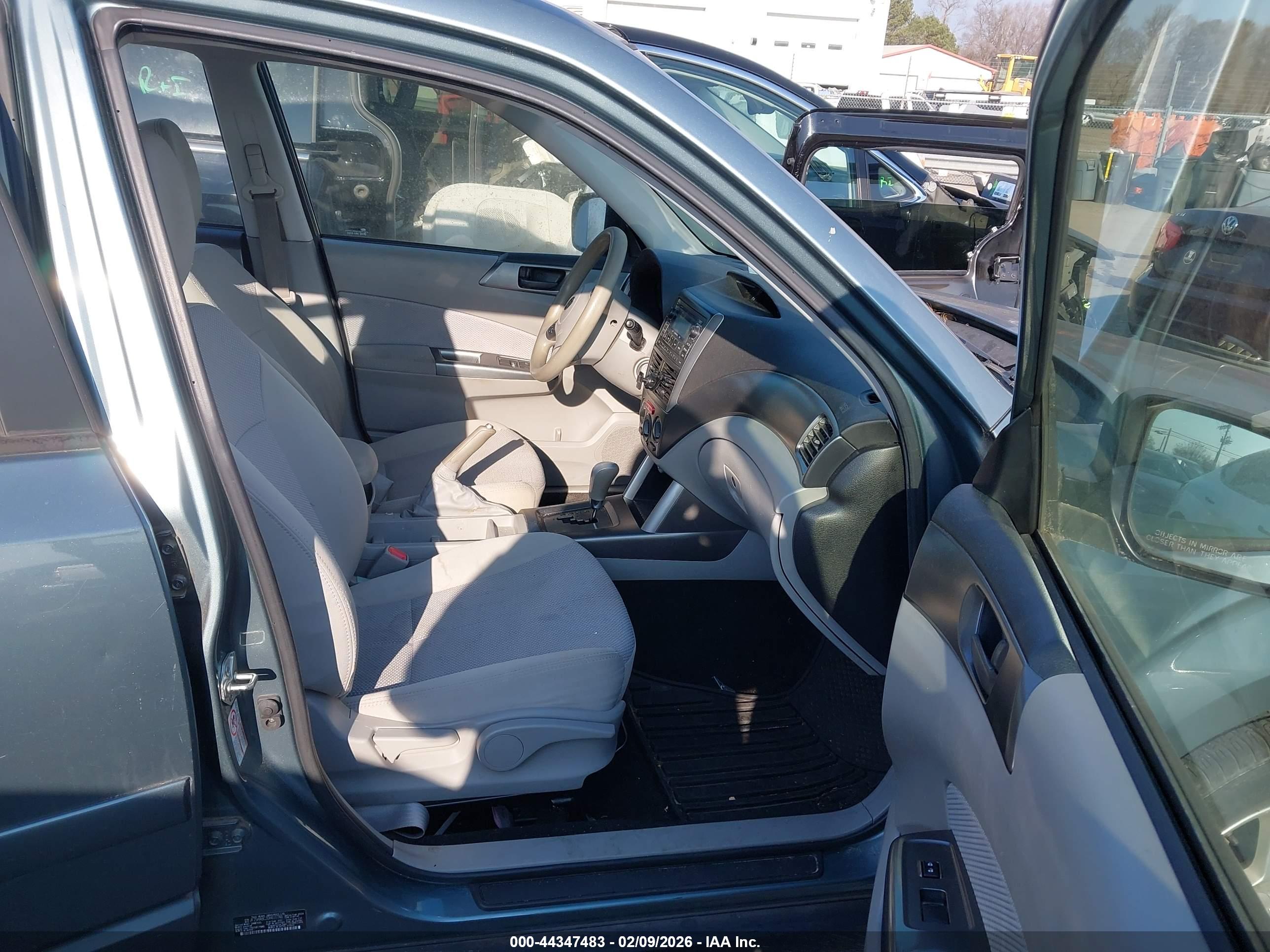 SUBARU FORESTER image 5