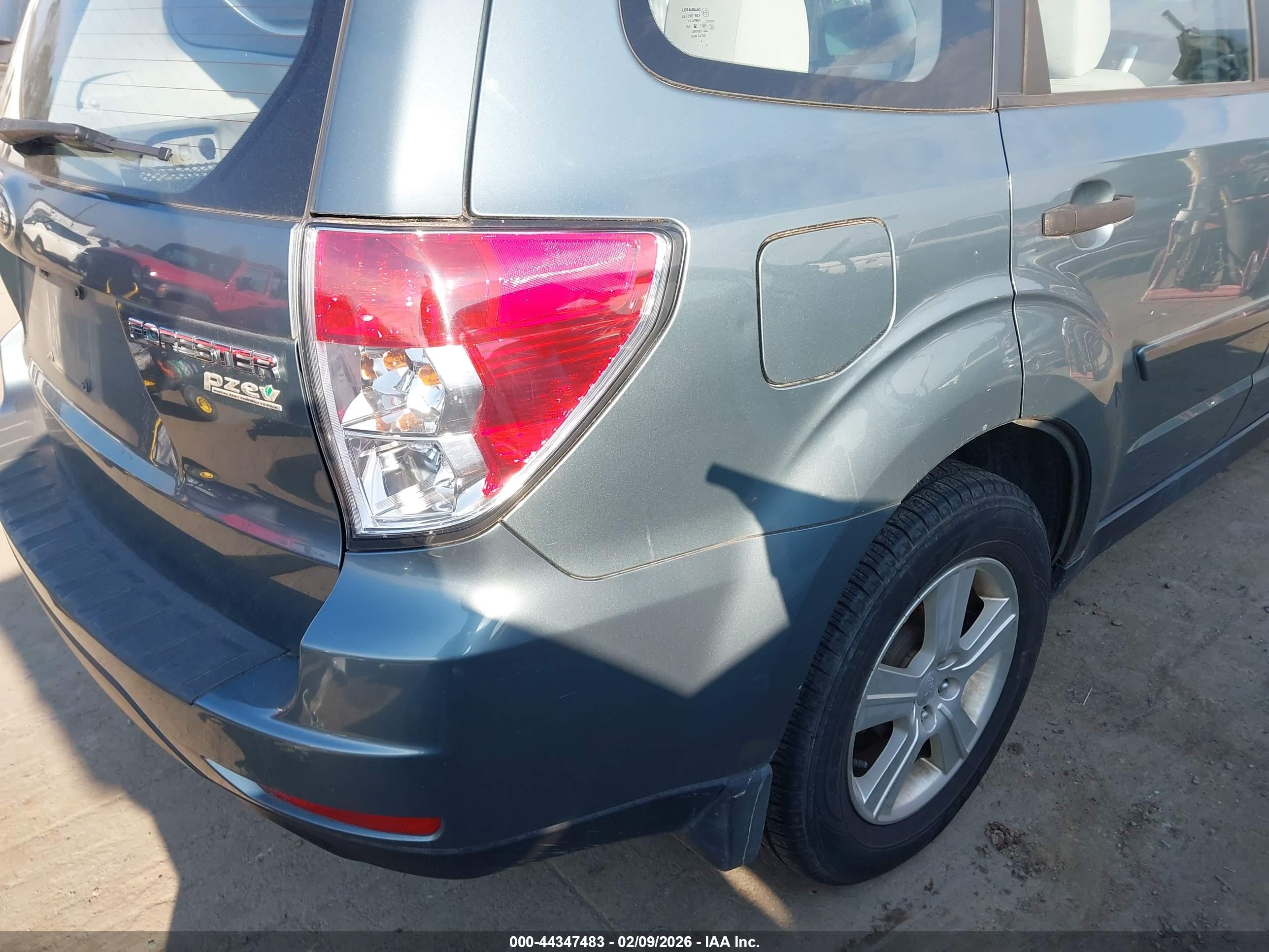 SUBARU FORESTER image 6