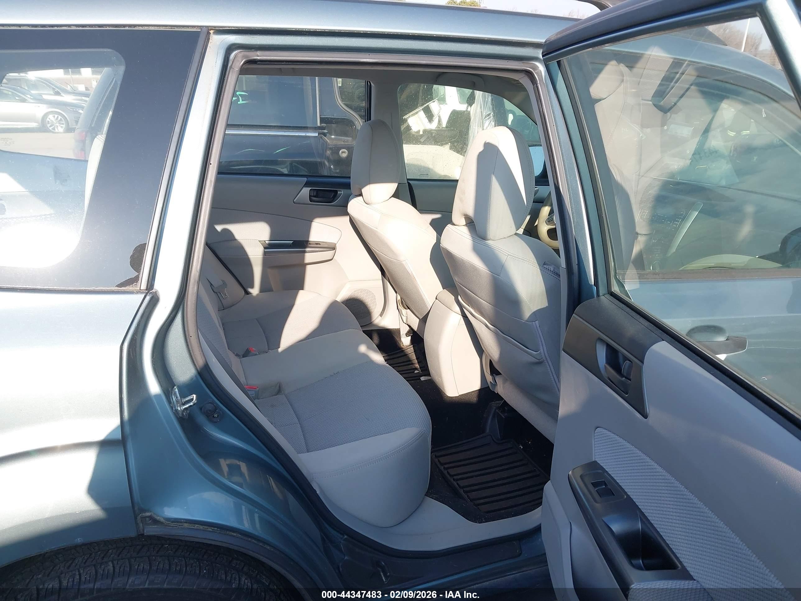 SUBARU FORESTER image 8