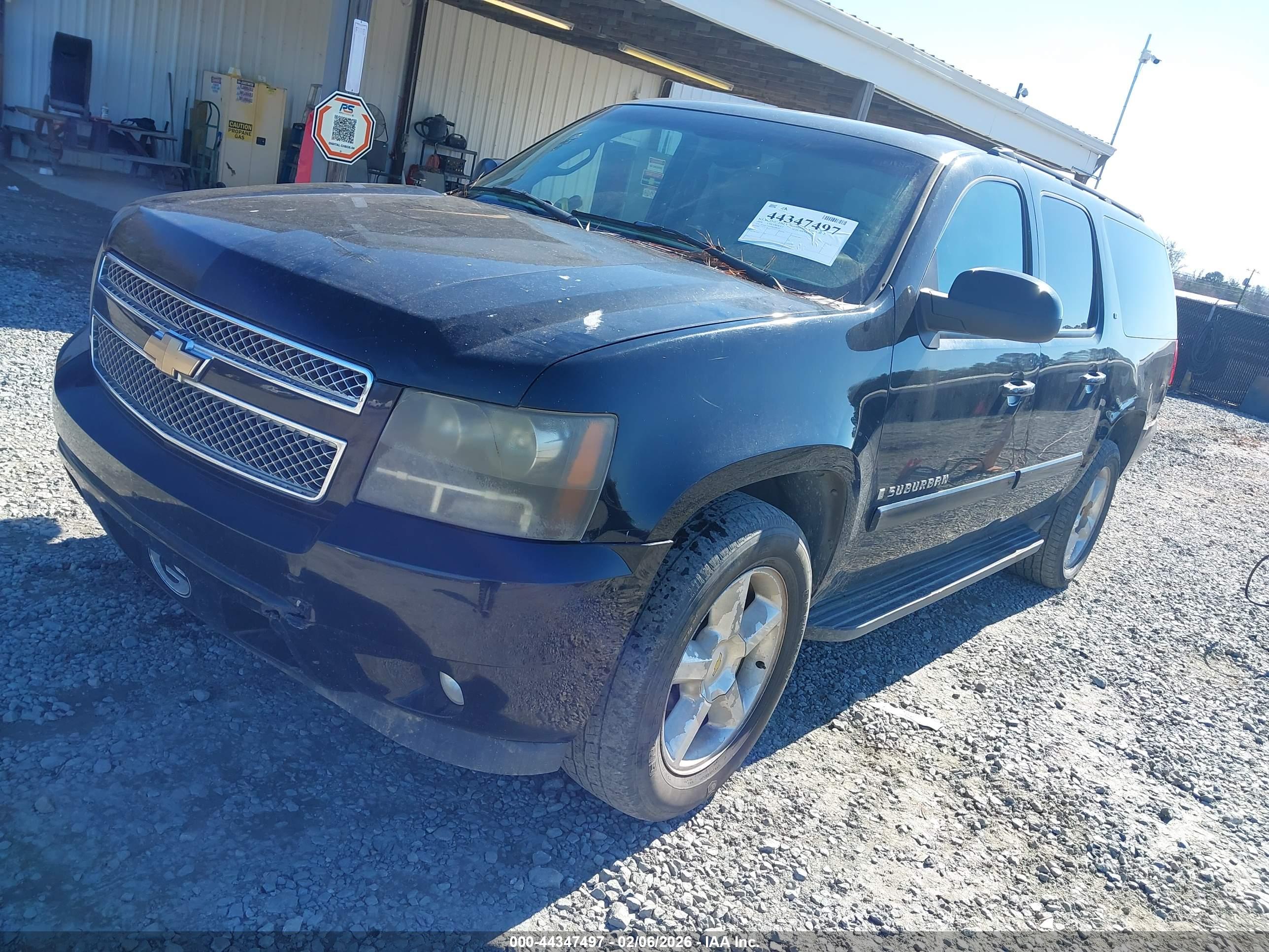 CHEVROLET SUBURBAN image 2