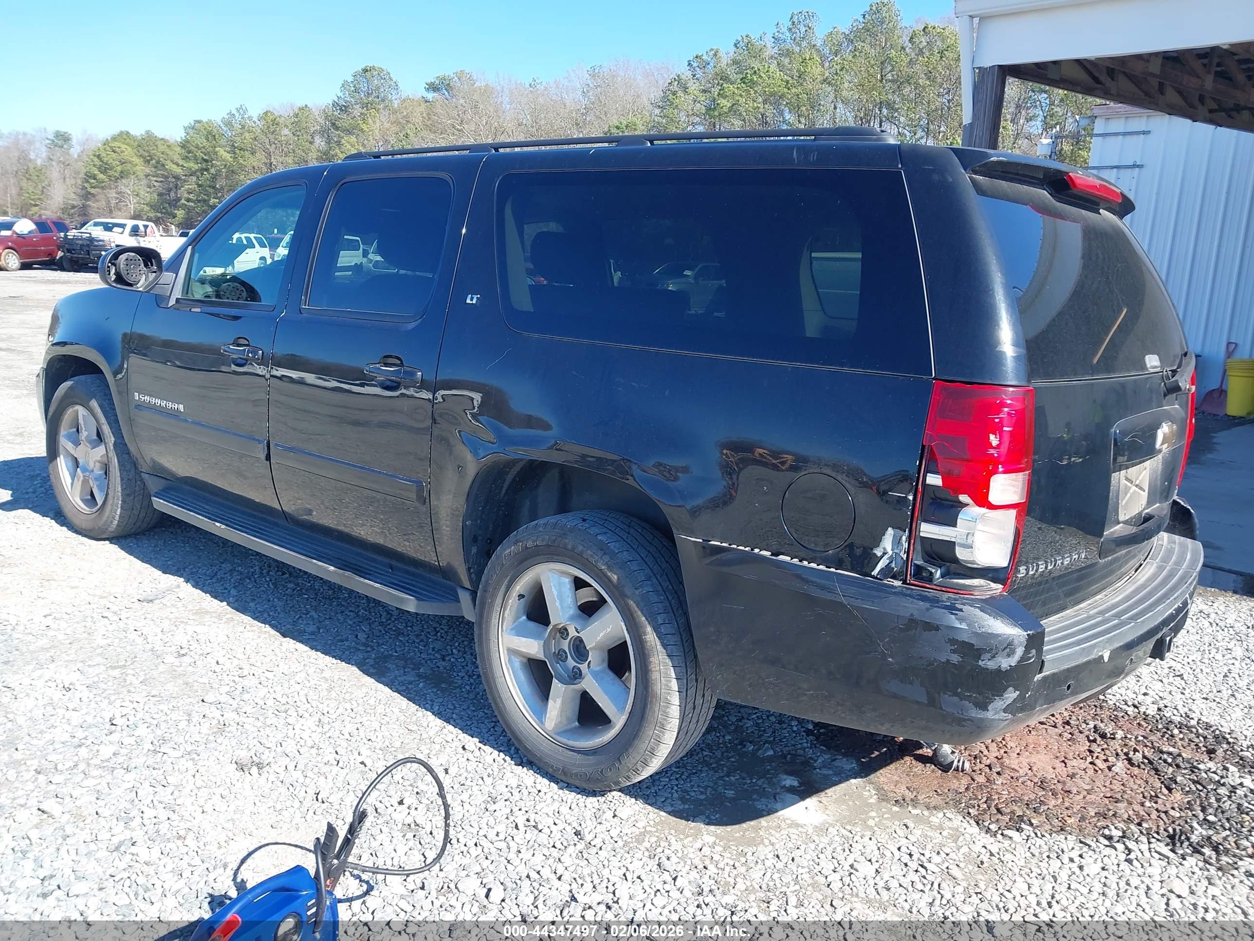 CHEVROLET SUBURBAN image 3