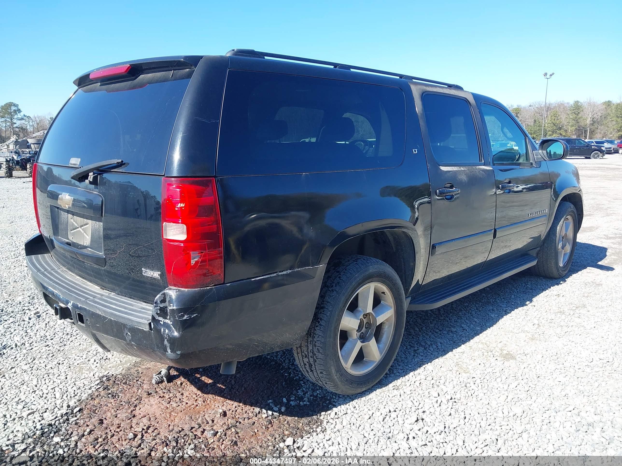 CHEVROLET SUBURBAN image 4