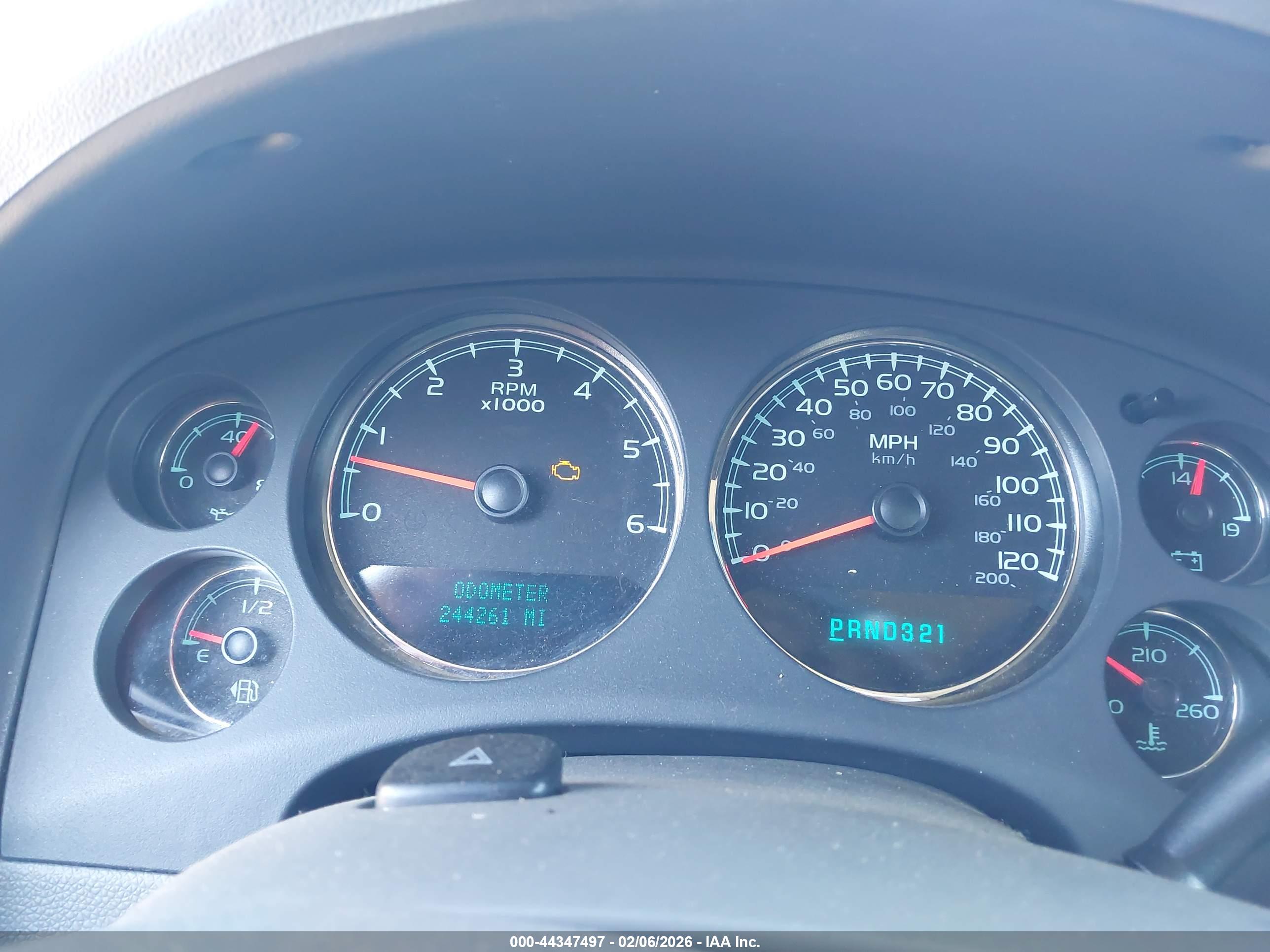 CHEVROLET SUBURBAN image 7