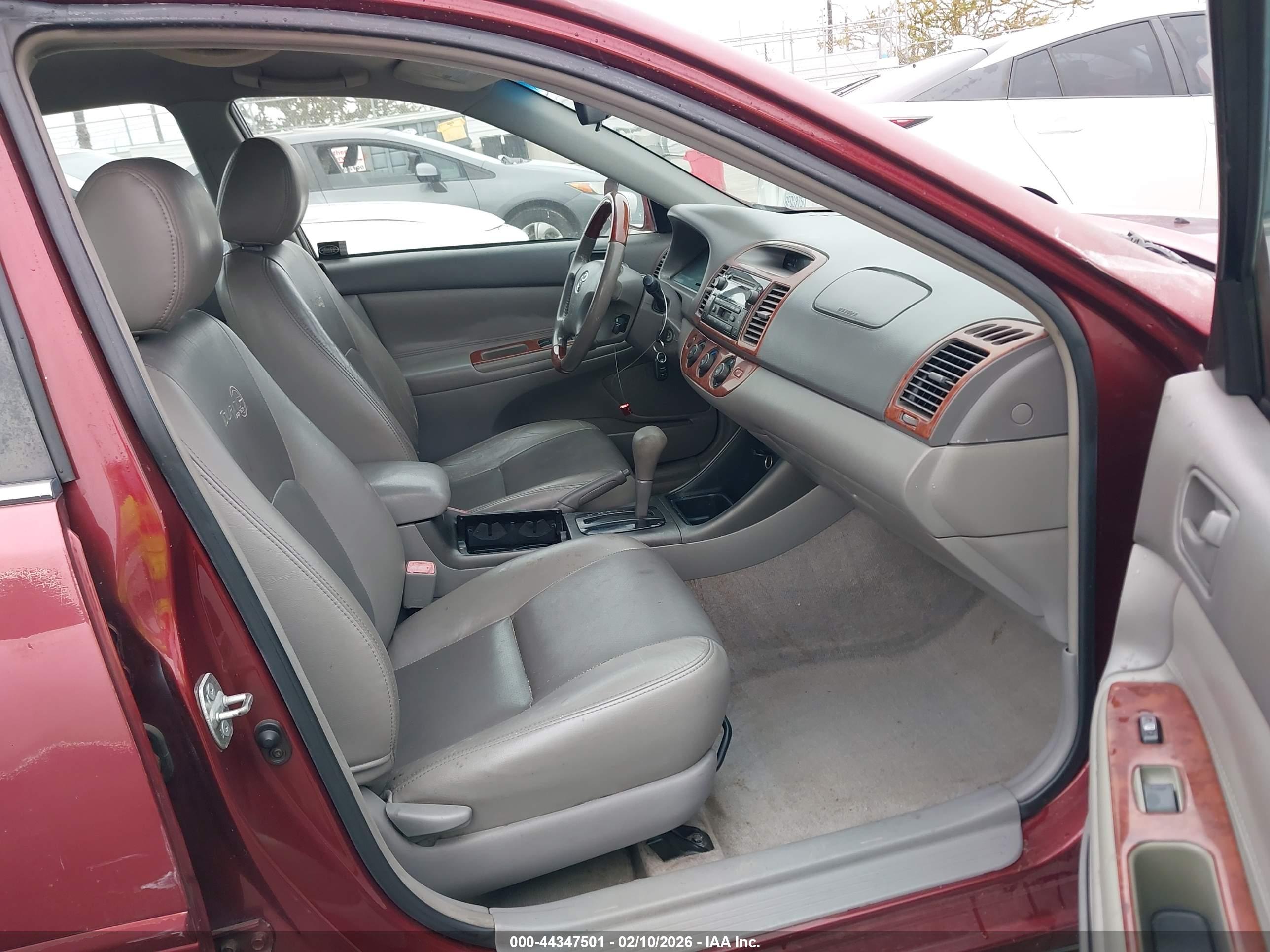 TOYOTA CAMRY image 5