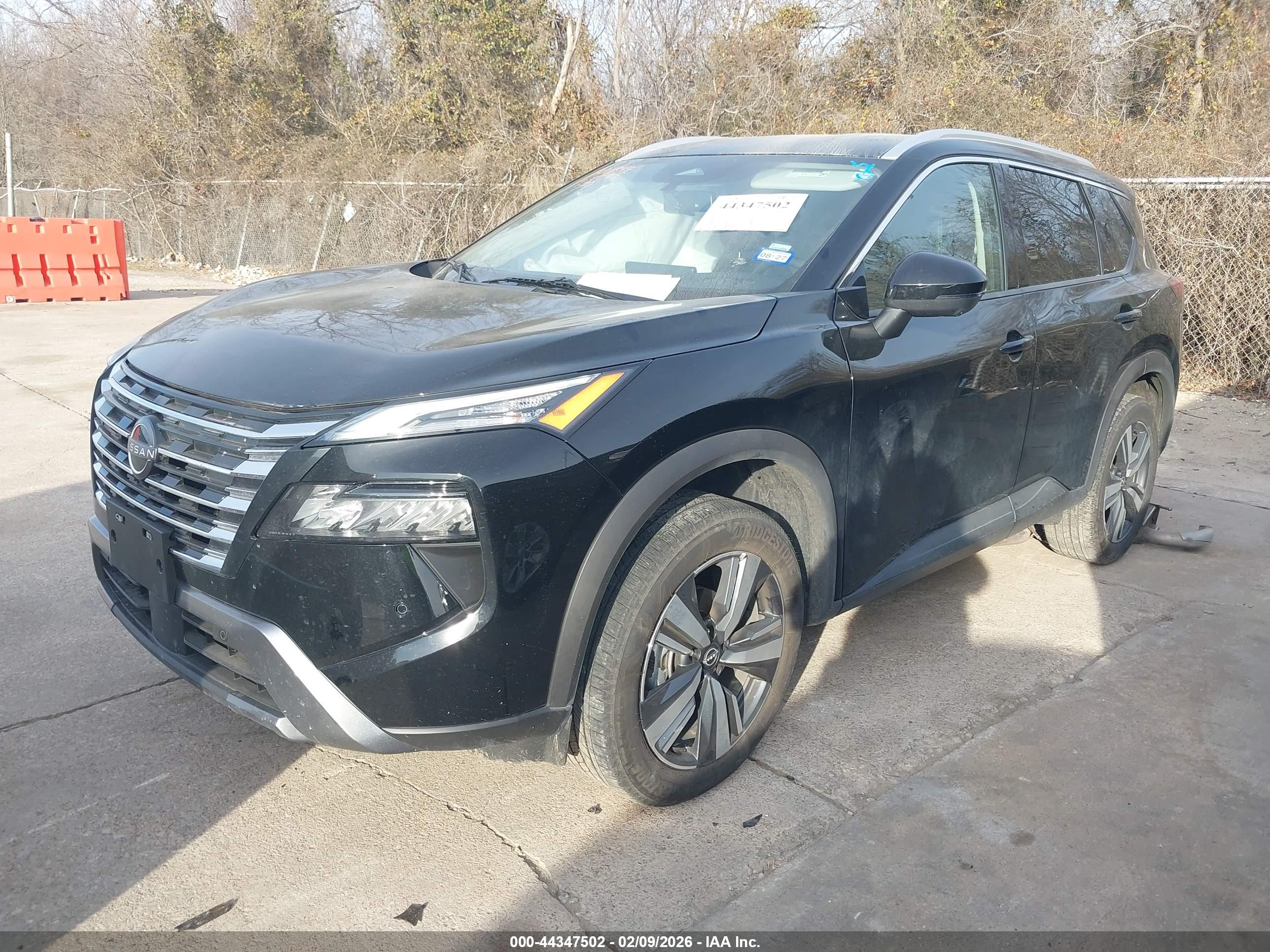 NISSAN ROGUE image 2