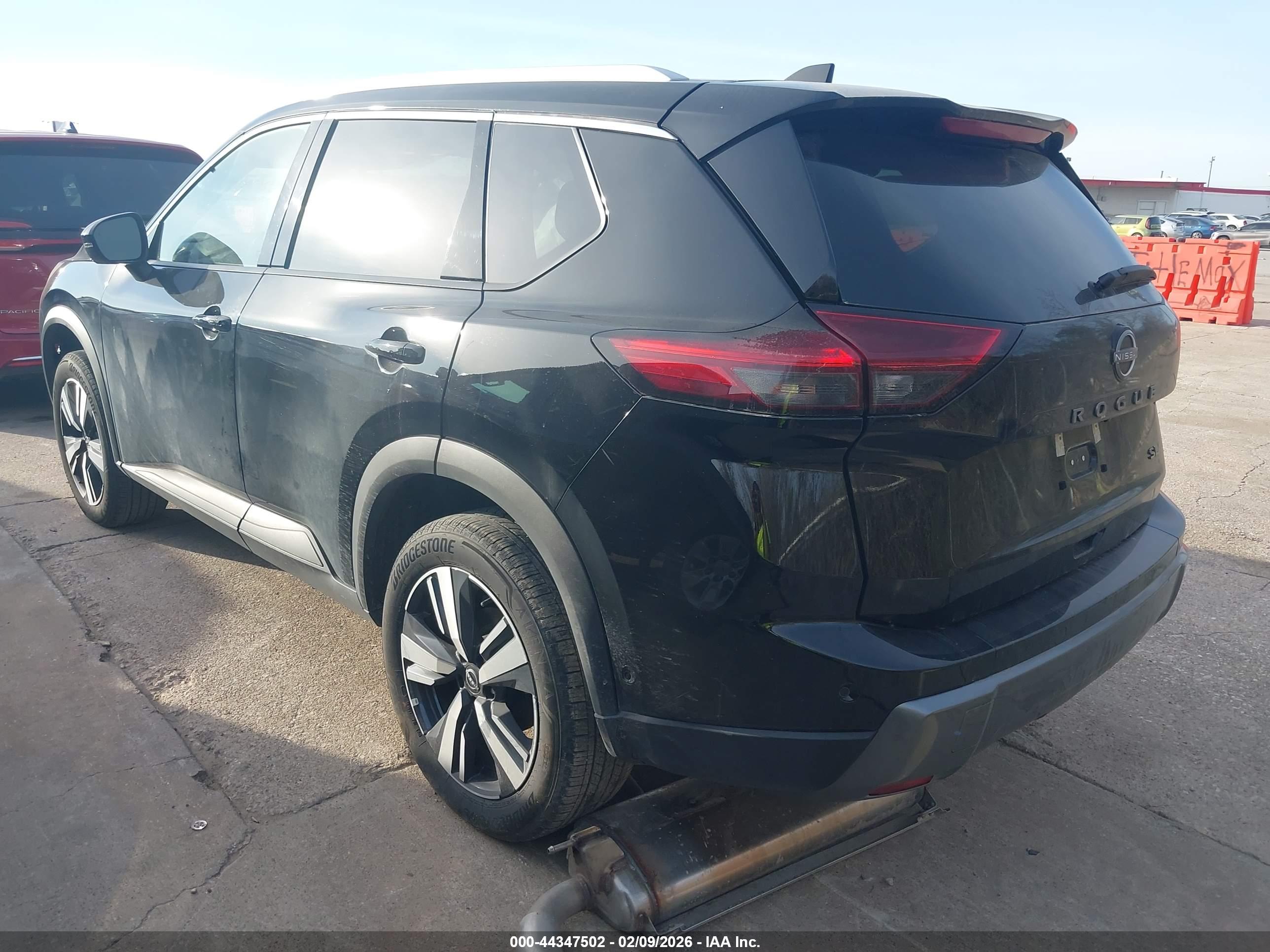 NISSAN ROGUE image 3