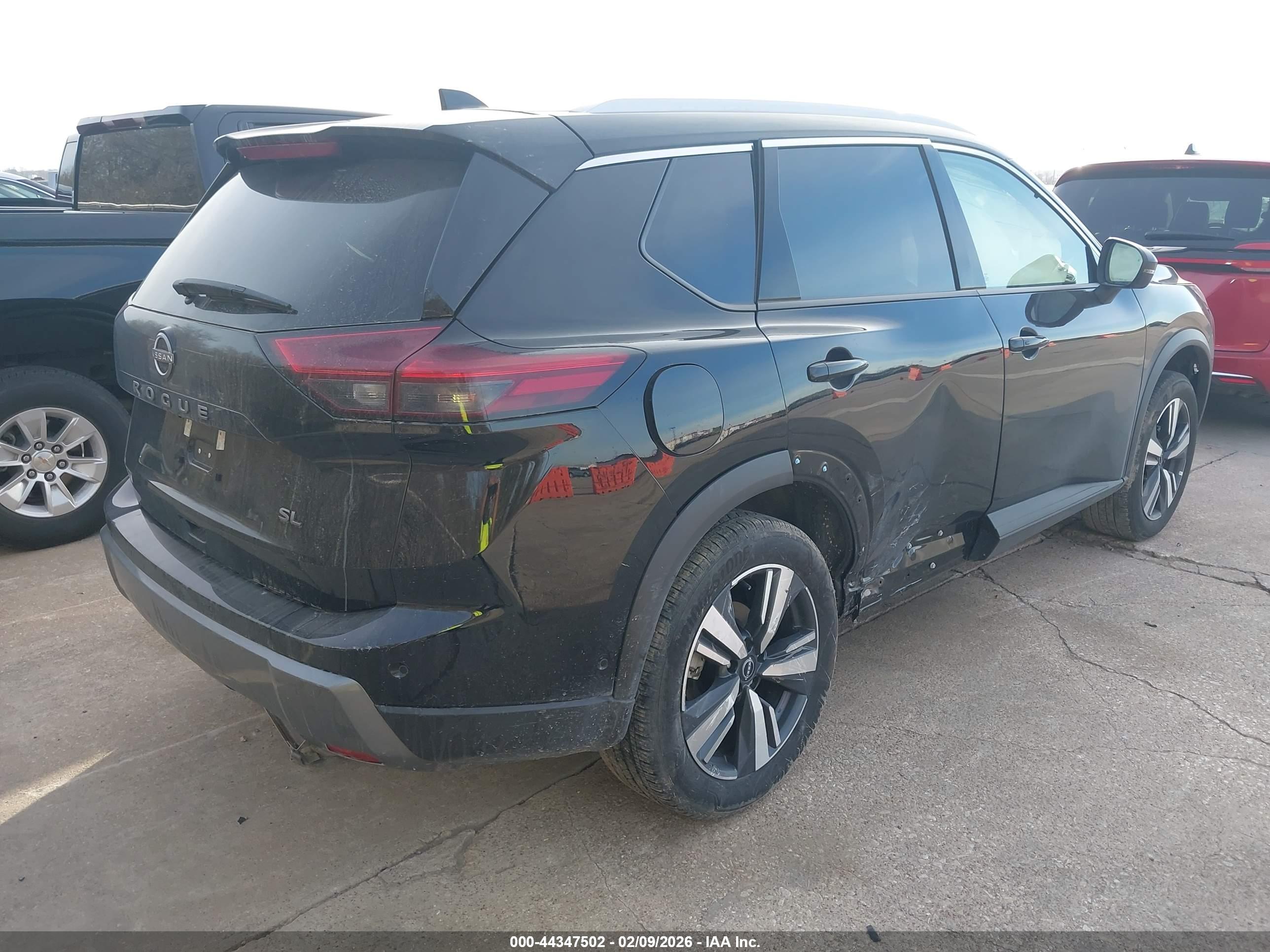 NISSAN ROGUE image 4