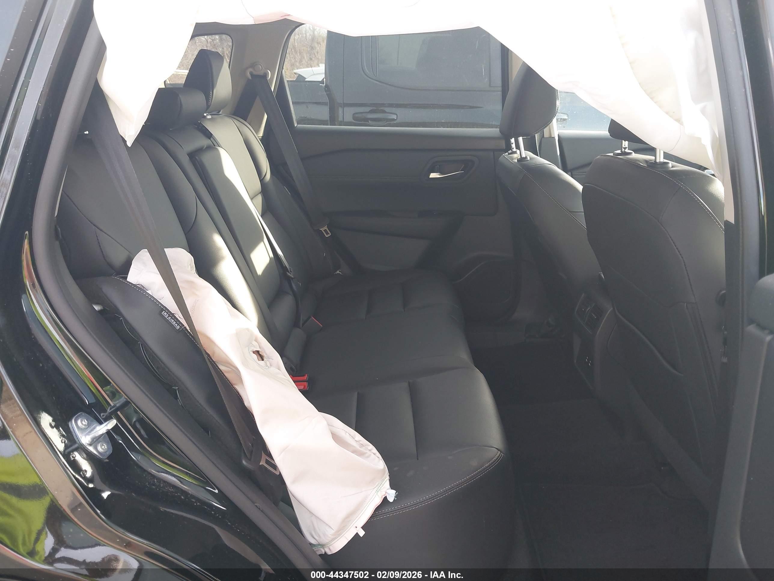 NISSAN ROGUE image 8