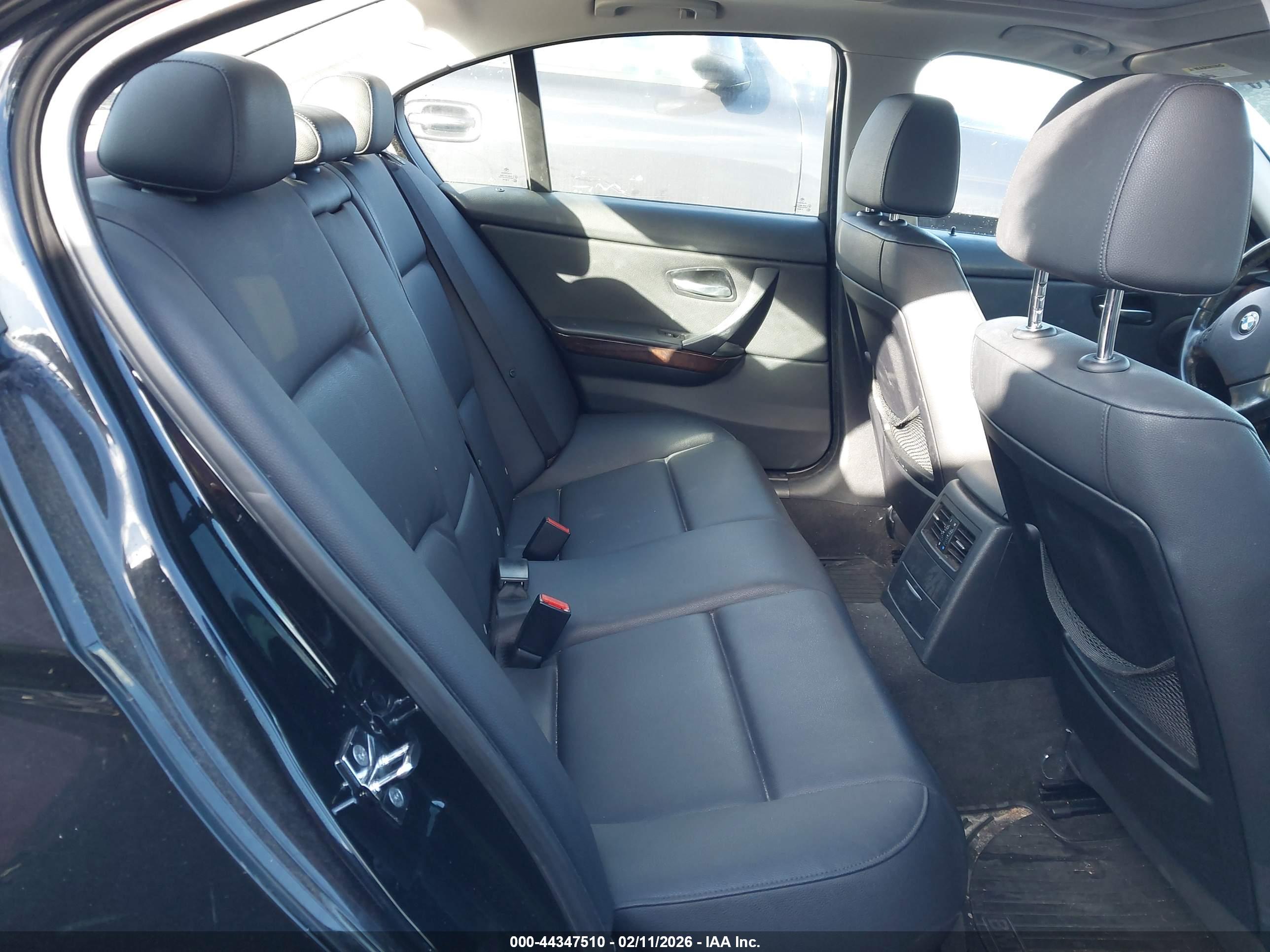 BMW 325I image 8