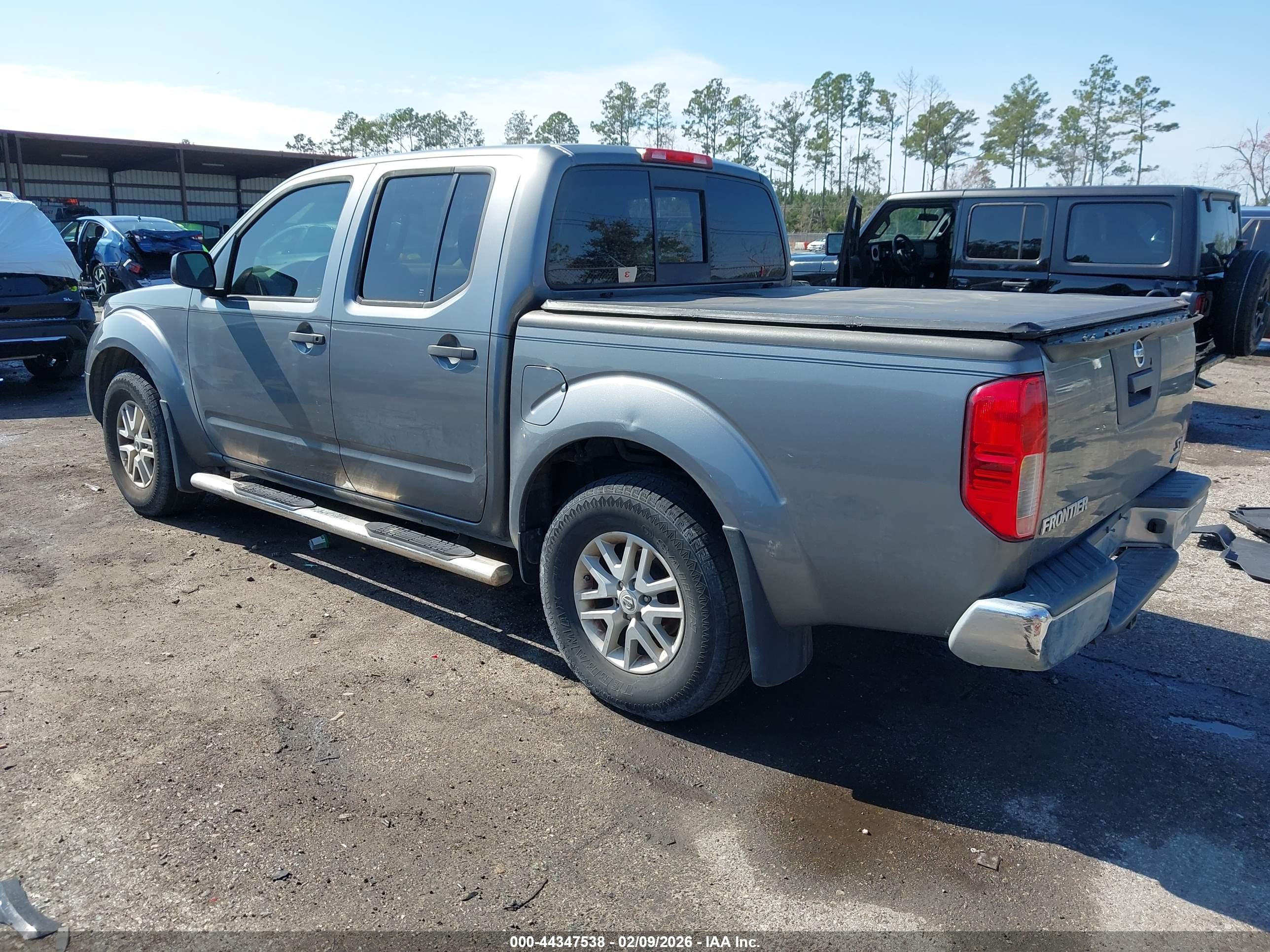 NISSAN FRONTIER image 3