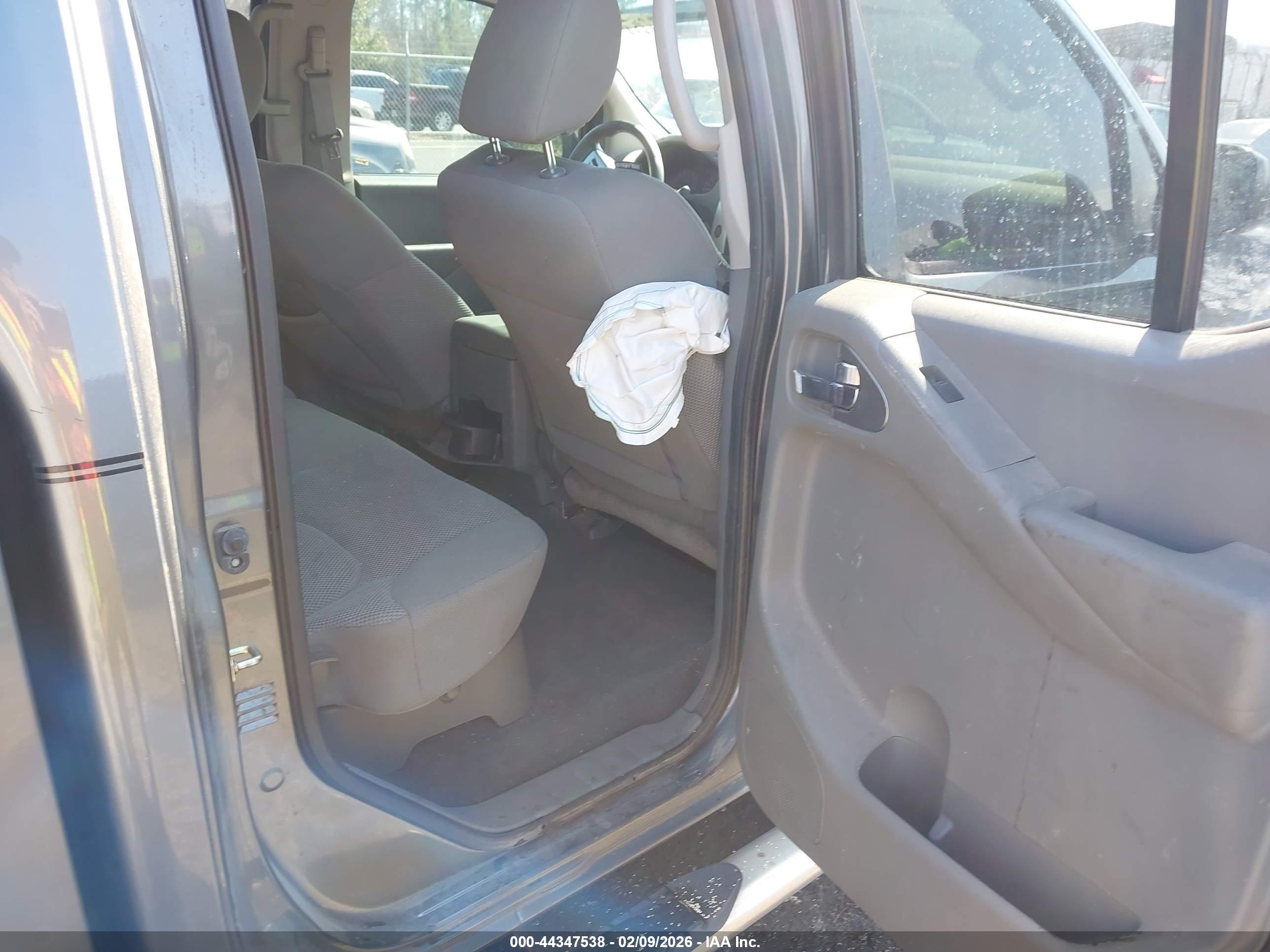 NISSAN FRONTIER image 8