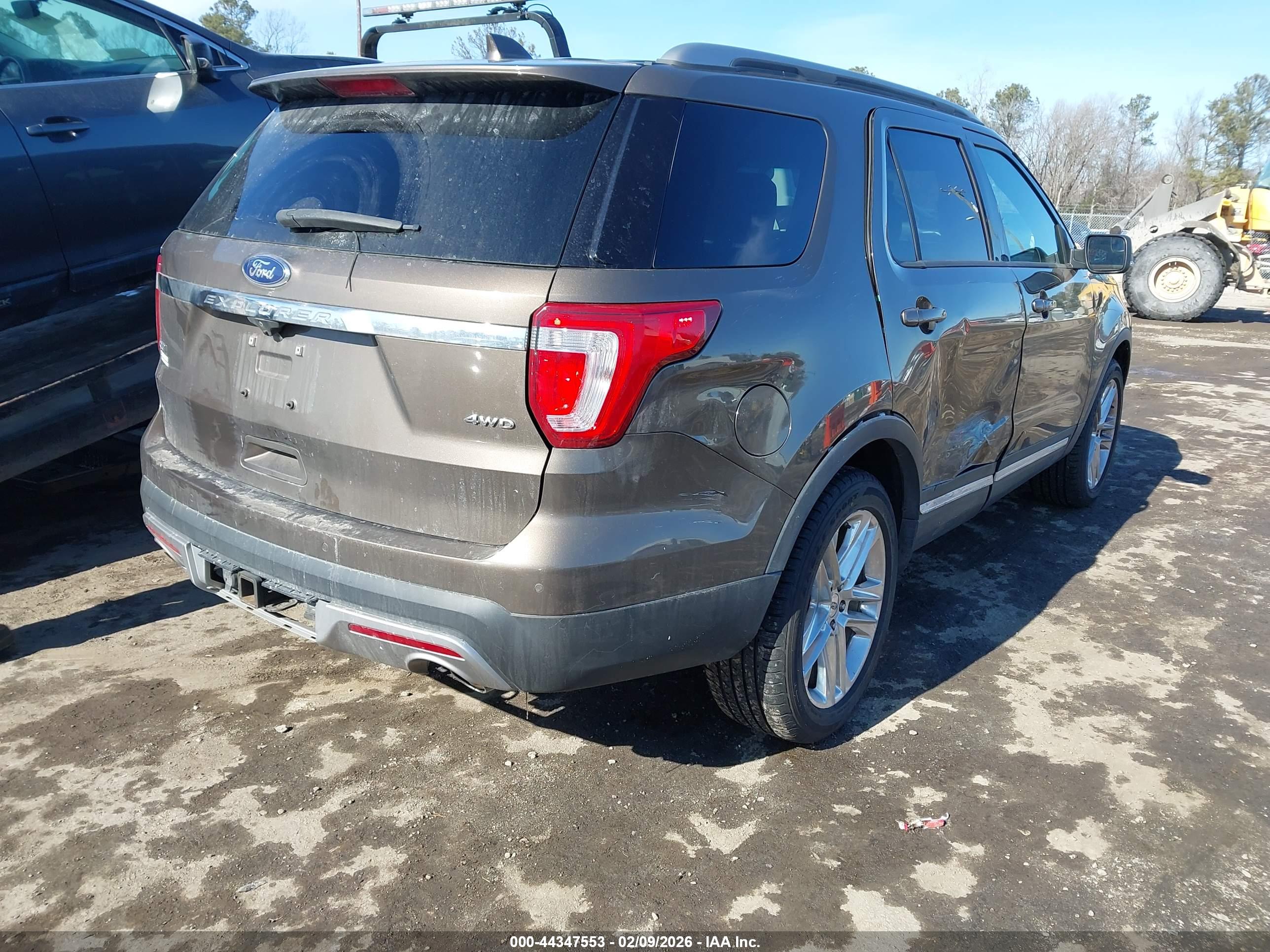 FORD EXPLORER image 4