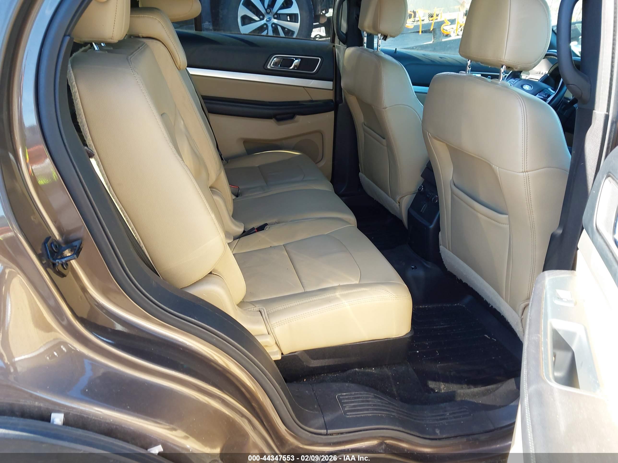 FORD EXPLORER image 8