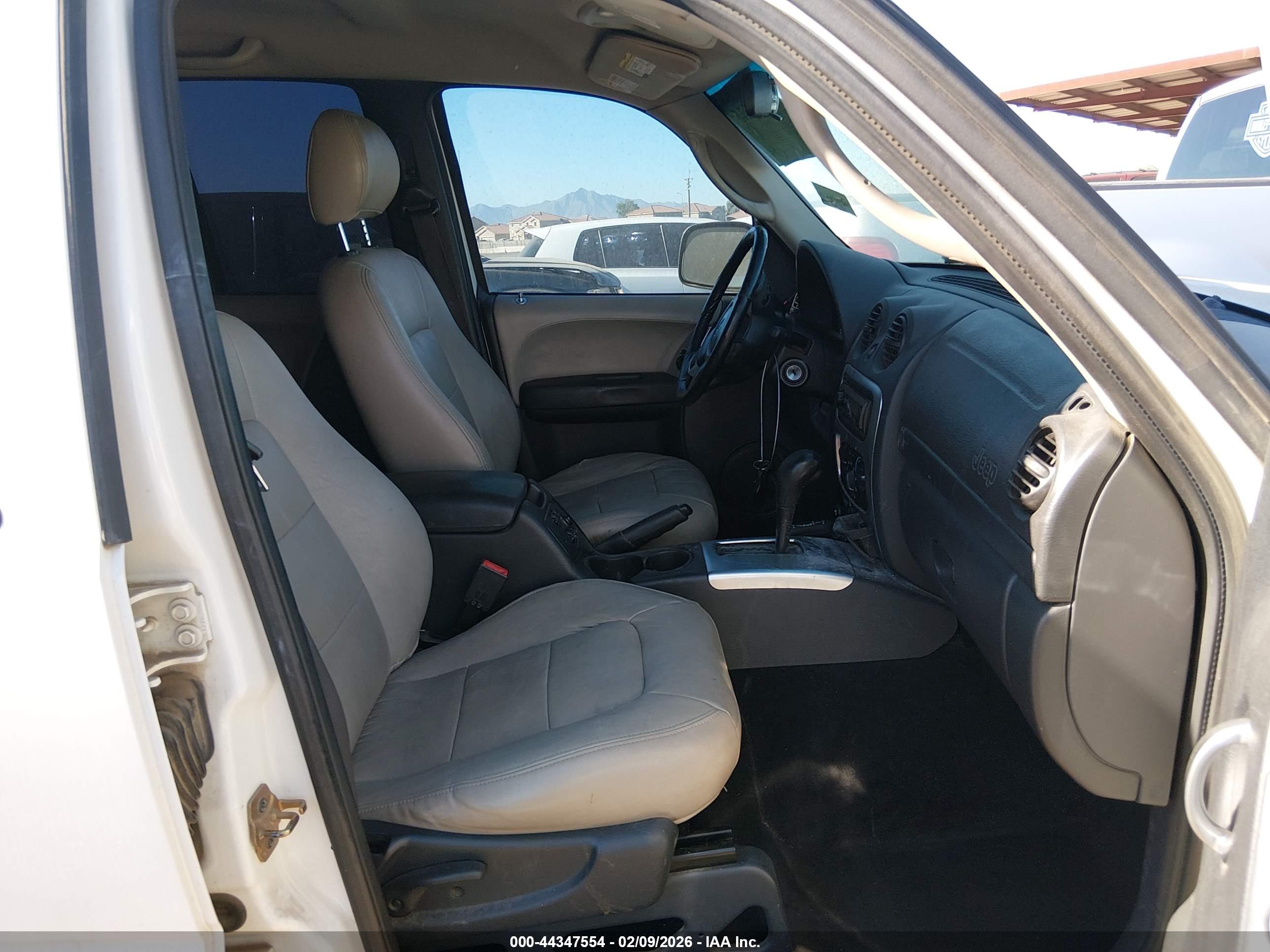JEEP LIBERTY image 5