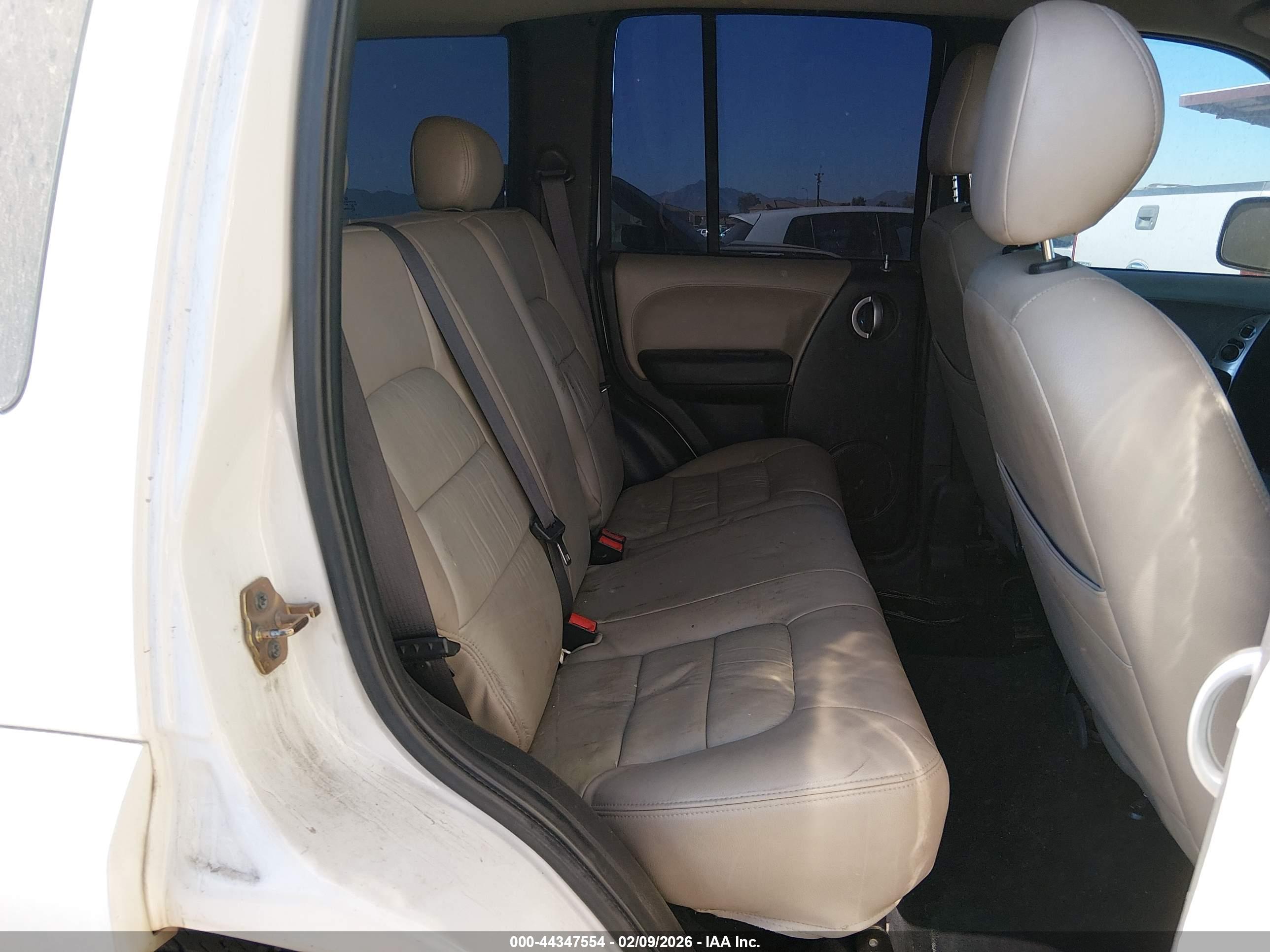 JEEP LIBERTY image 8
