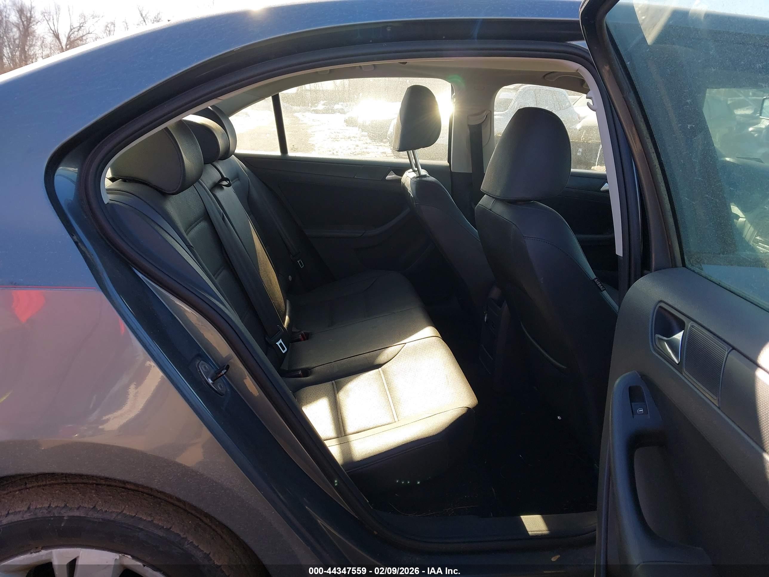 VOLKSWAGEN JETTA image 8