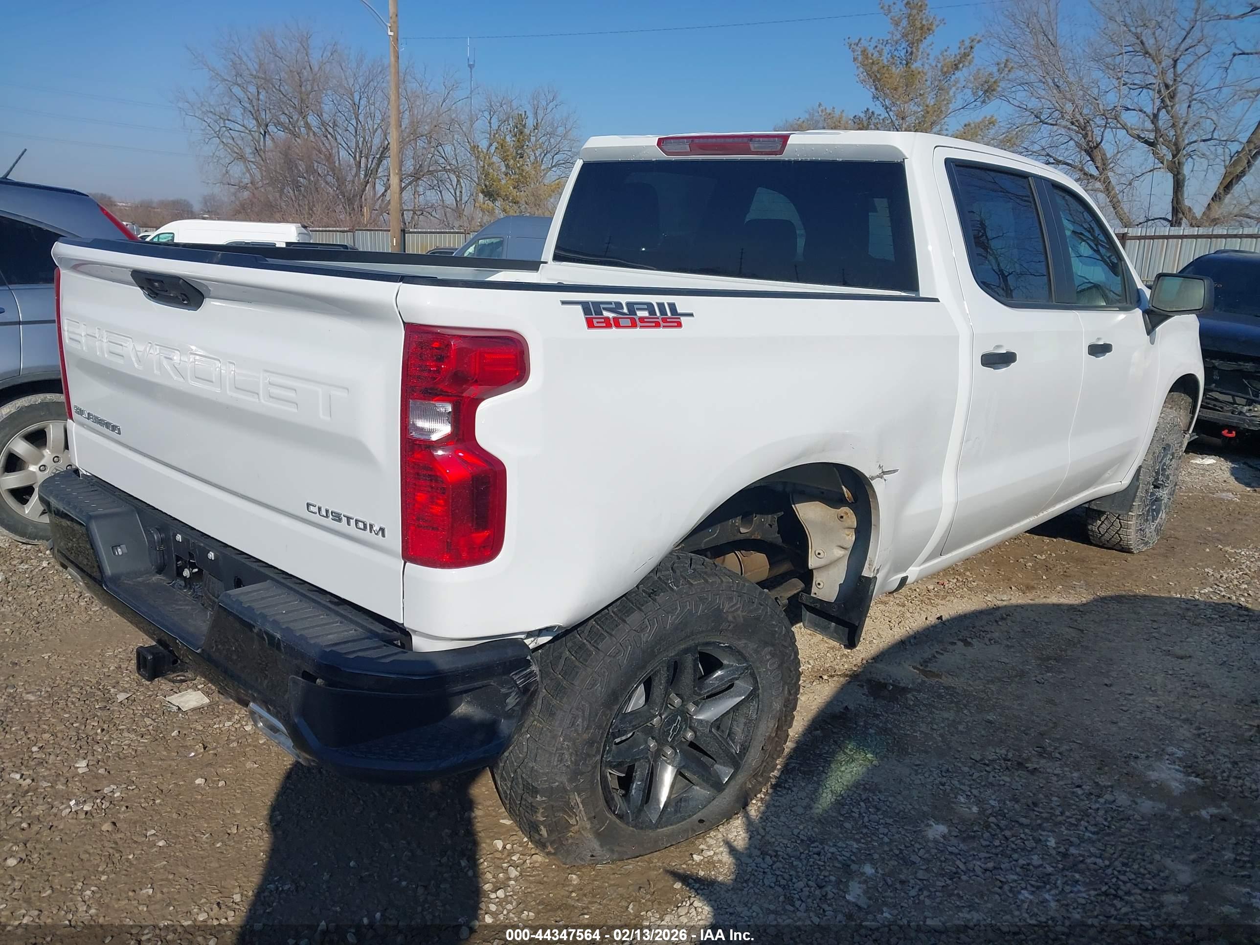 CHEVROLET SILVERADO image 4