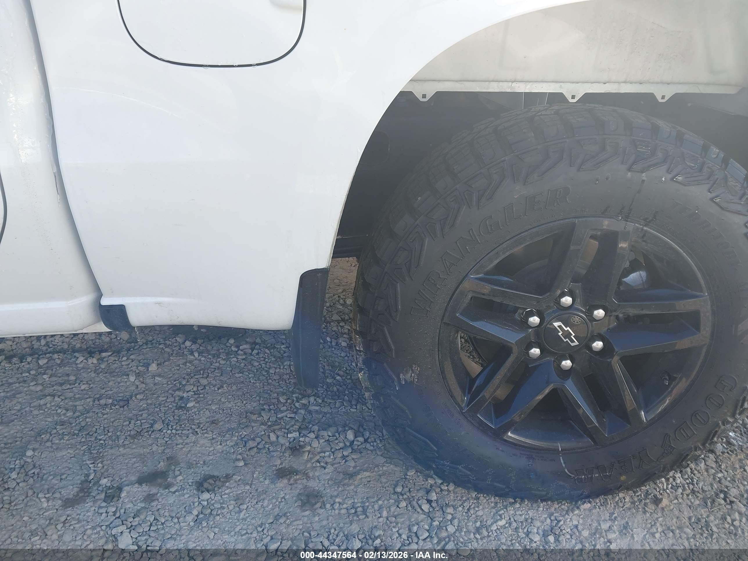 CHEVROLET SILVERADO image 6