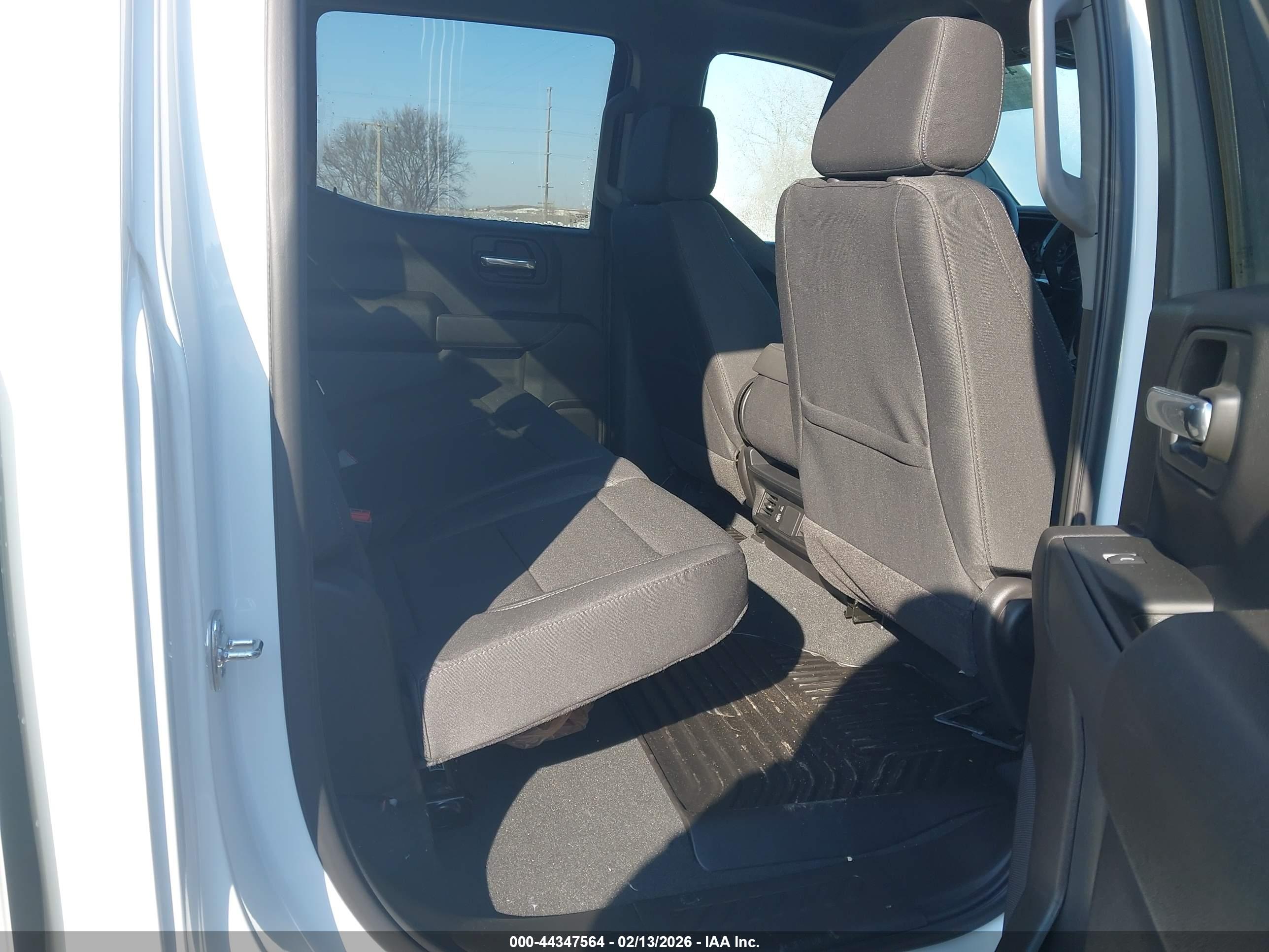 CHEVROLET SILVERADO image 8