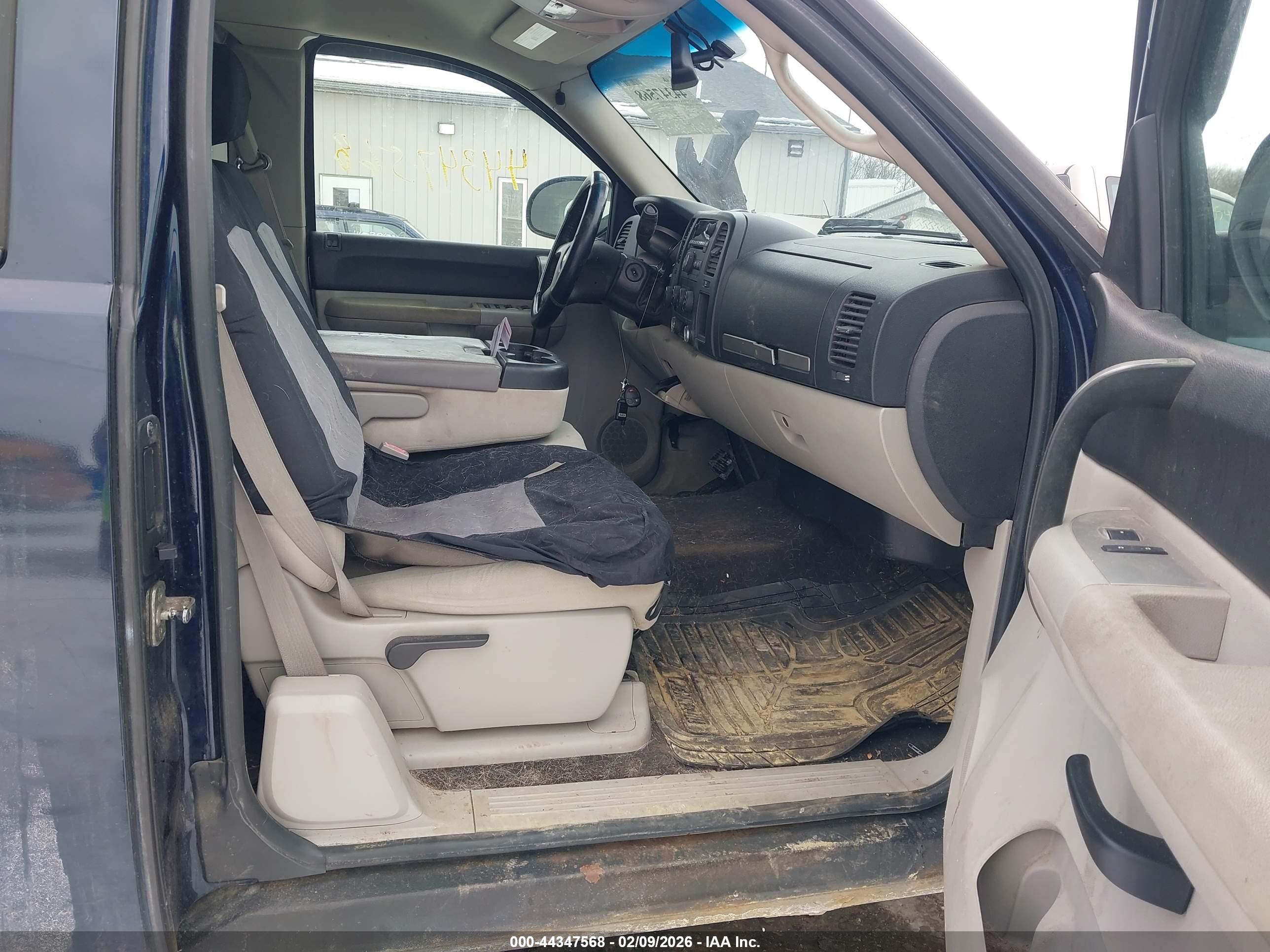 CHEVROLET SILVERADO image 5