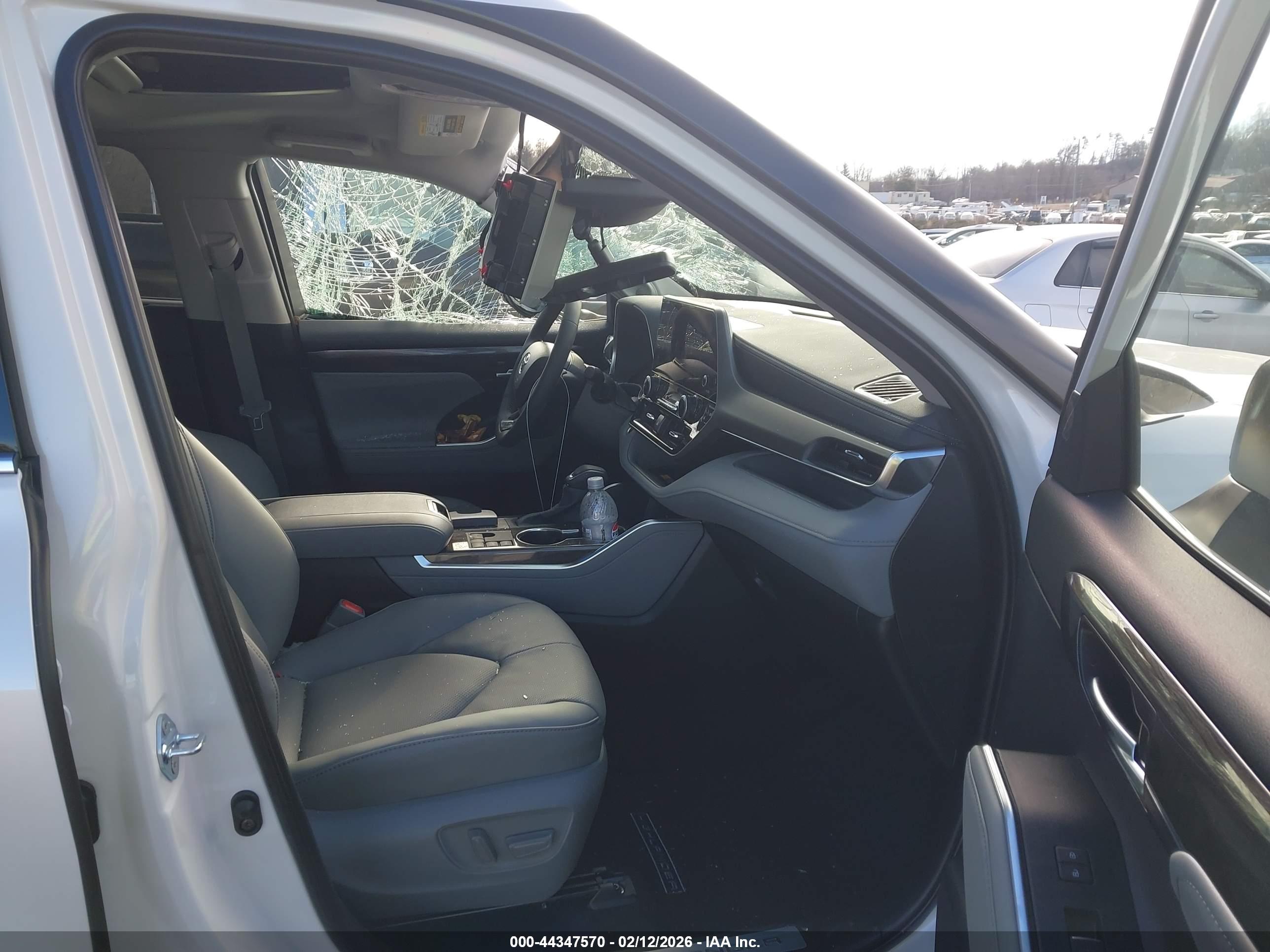 TOYOTA HIGHLANDER image 5