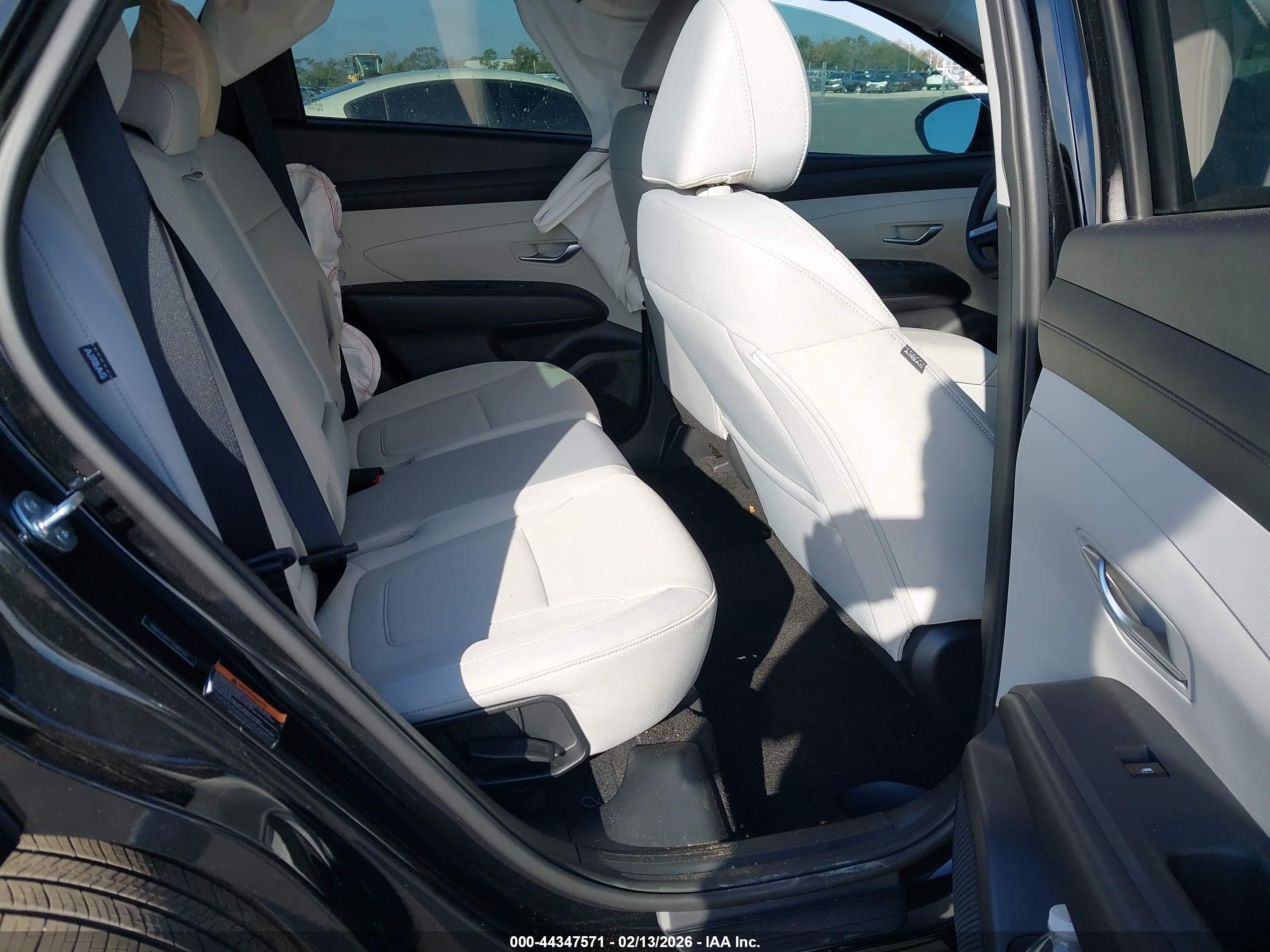 HYUNDAI TUCSON image 8