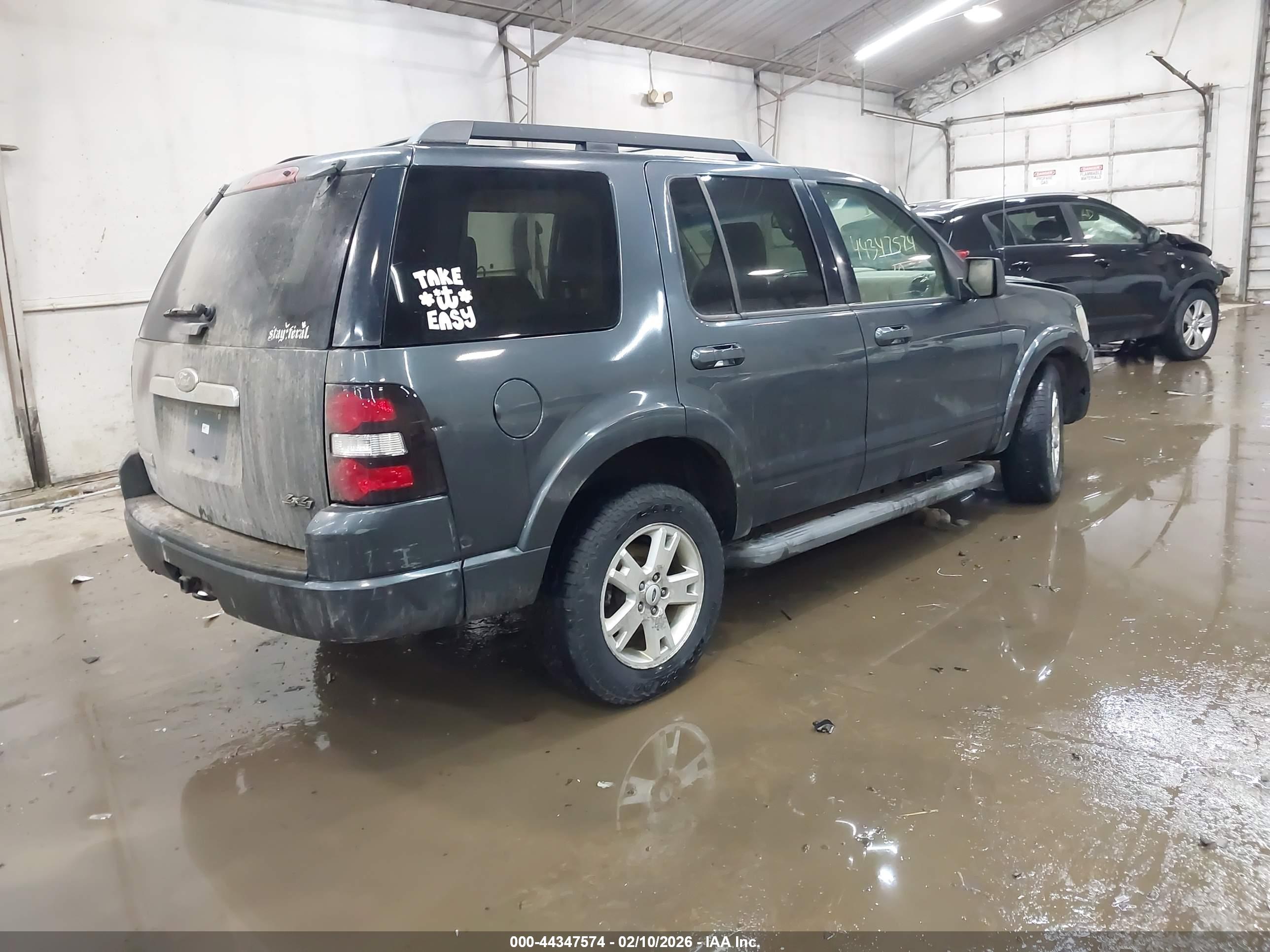 FORD EXPLORER image 4