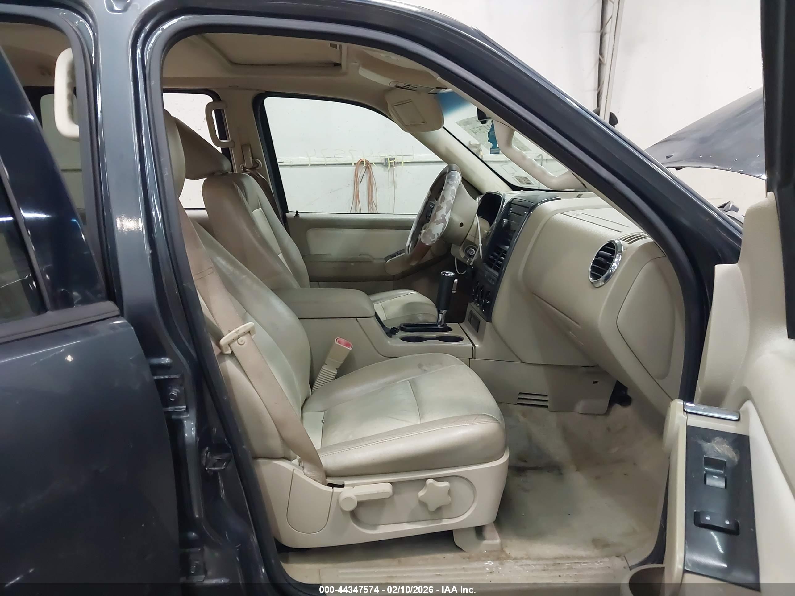 FORD EXPLORER image 5