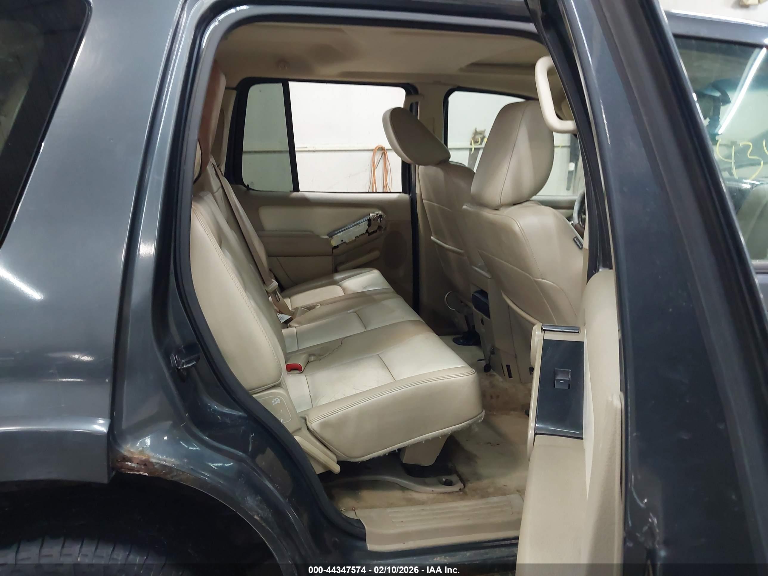 FORD EXPLORER image 8