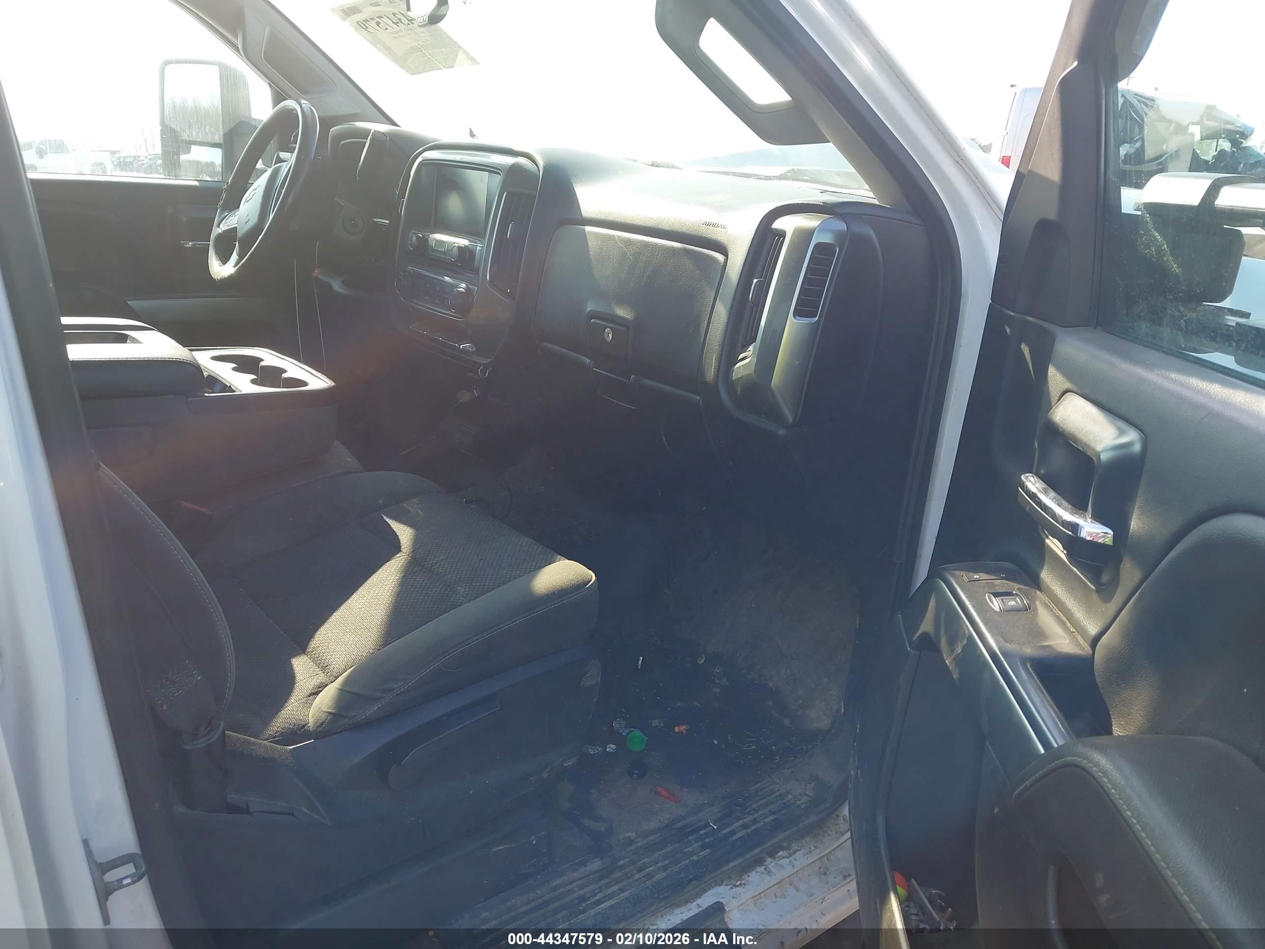 CHEVROLET SILVERADO image 5
