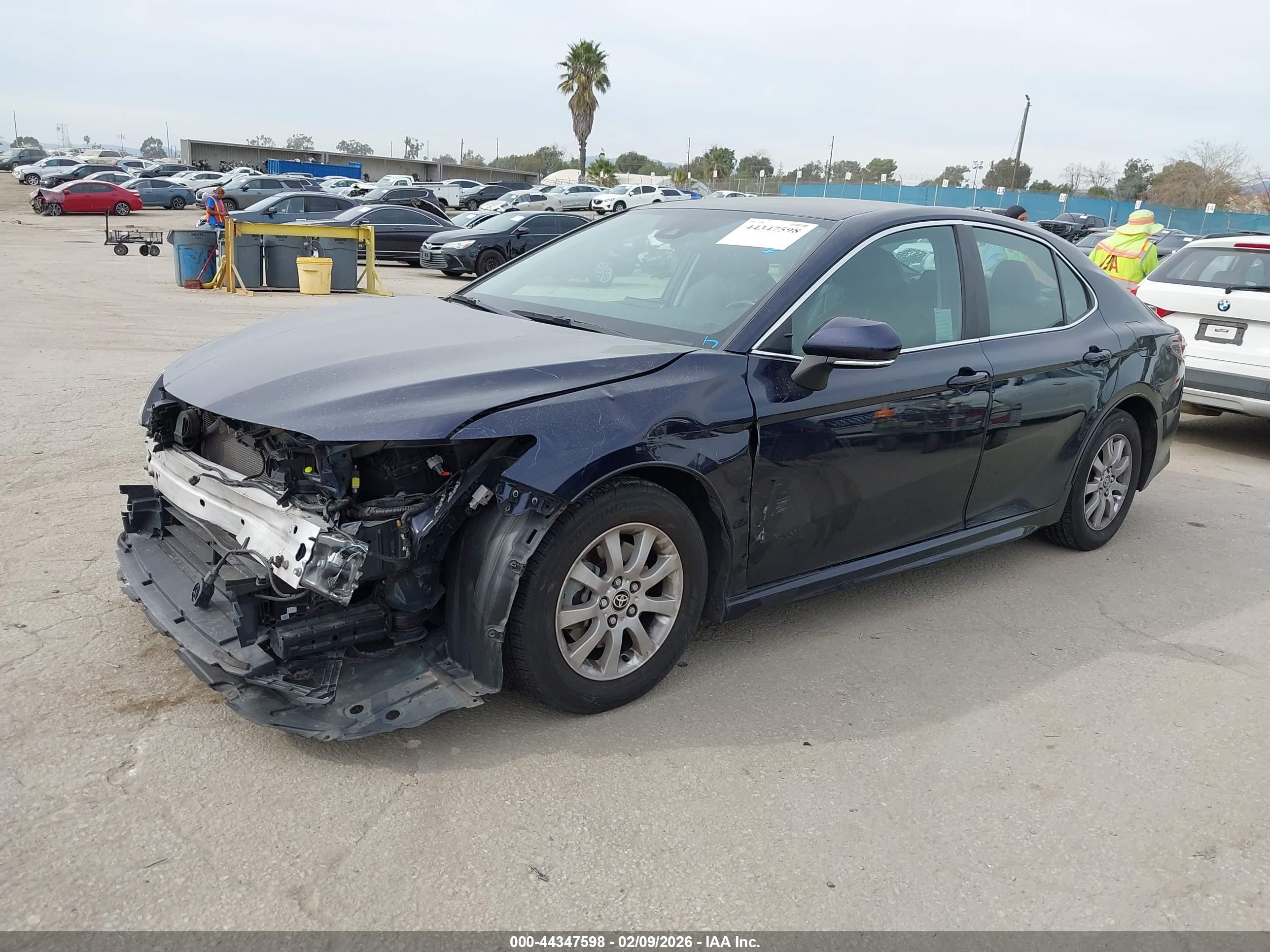 TOYOTA CAMRY image 2