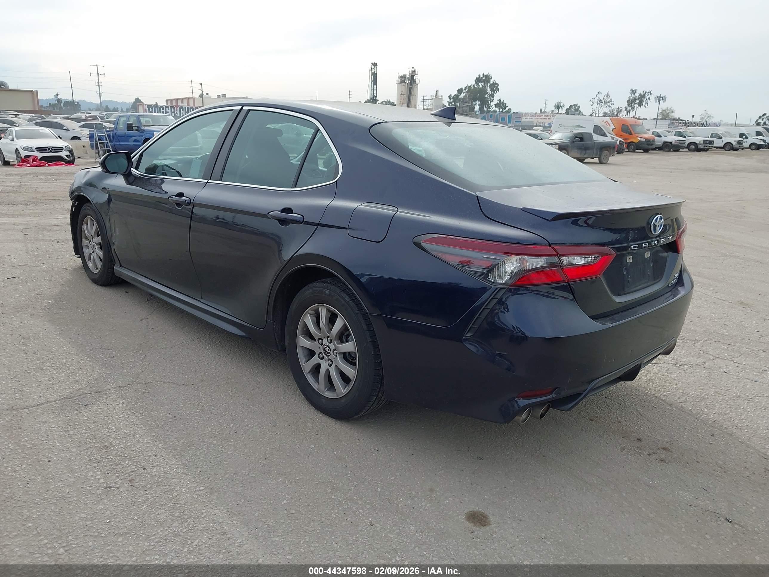 TOYOTA CAMRY image 3