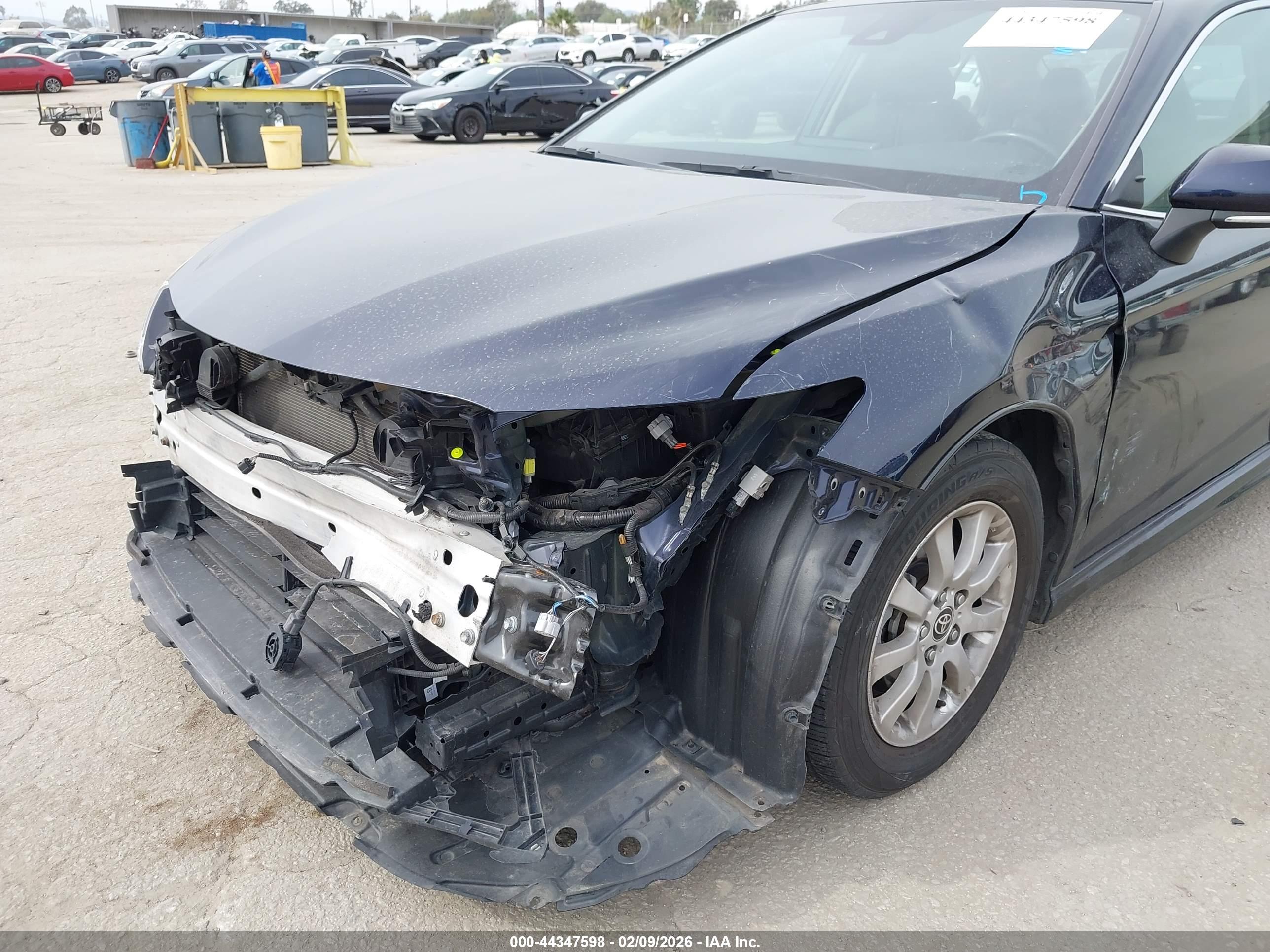 TOYOTA CAMRY image 6