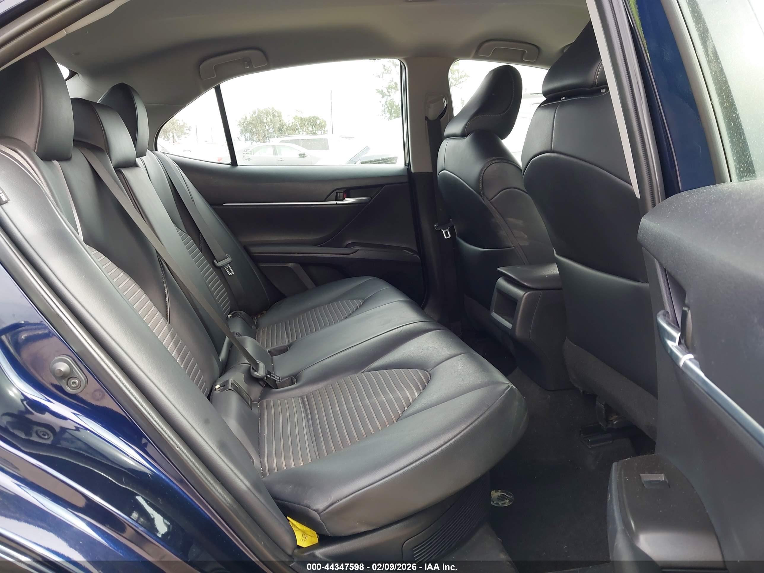 TOYOTA CAMRY image 8