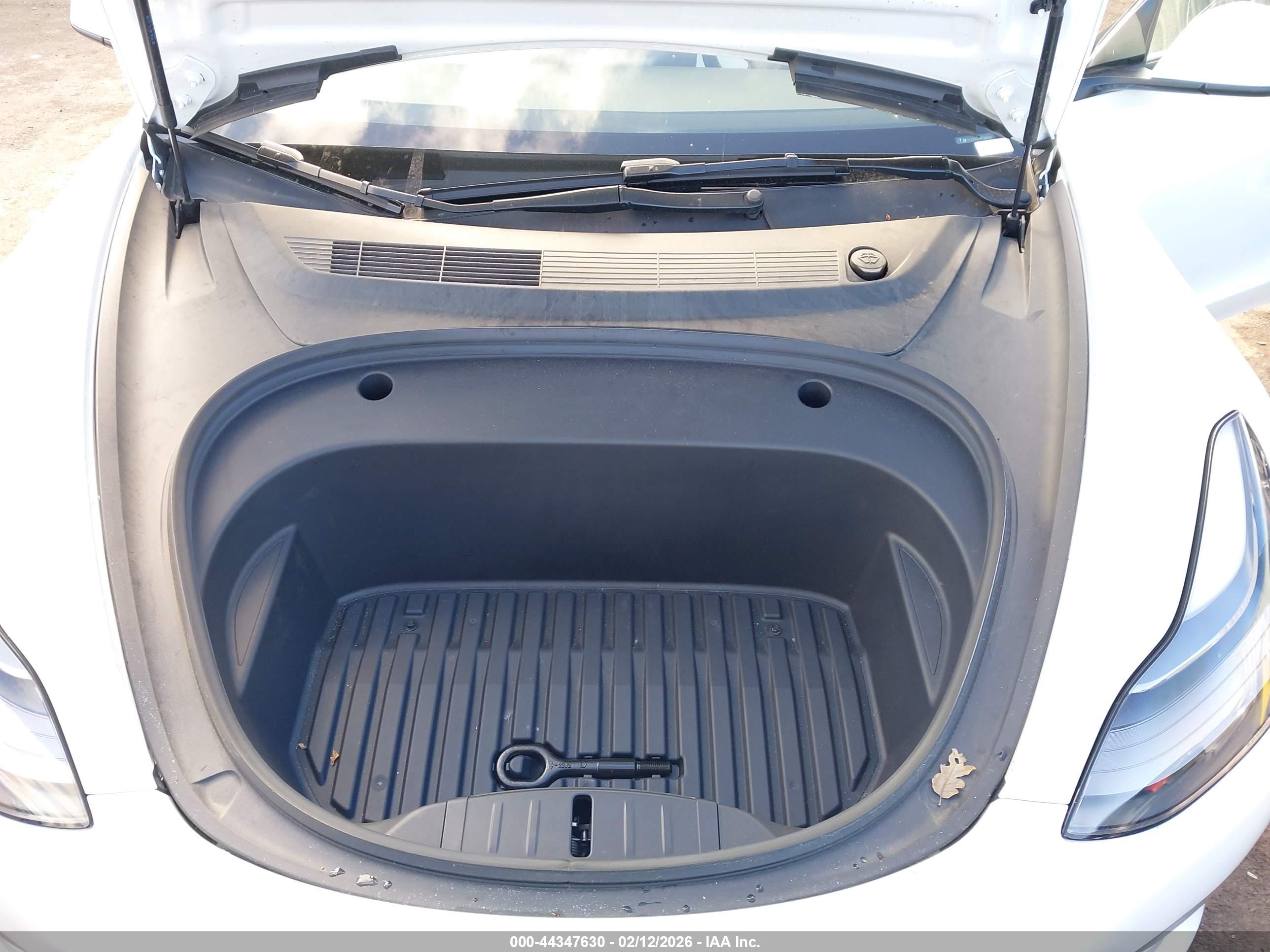 TESLA MODEL image 10