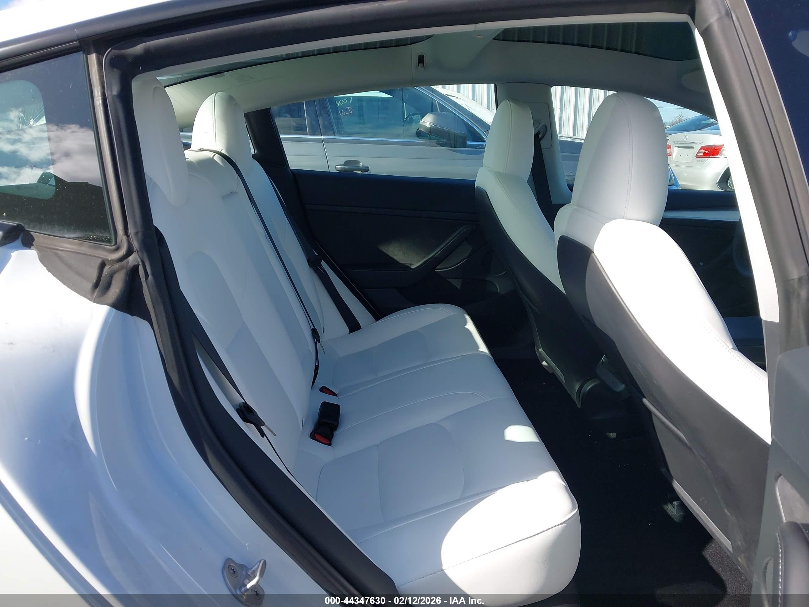 TESLA MODEL image 8
