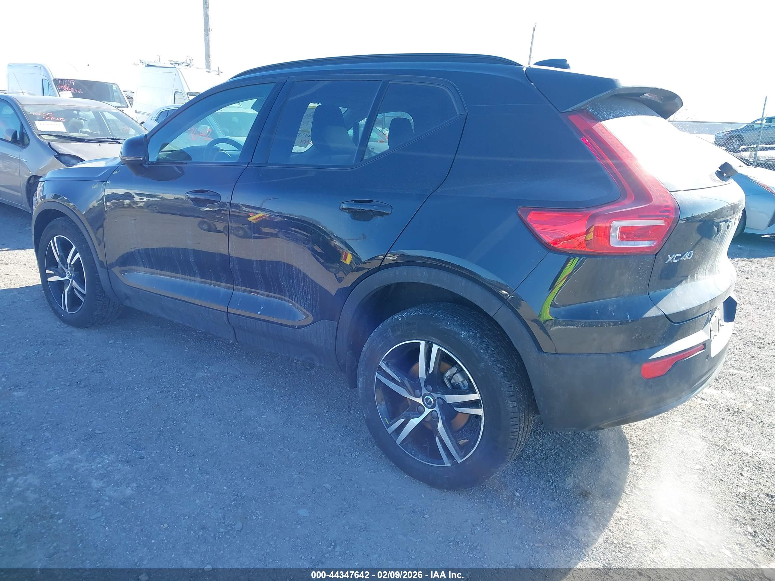 VOLVO XC40 image 3