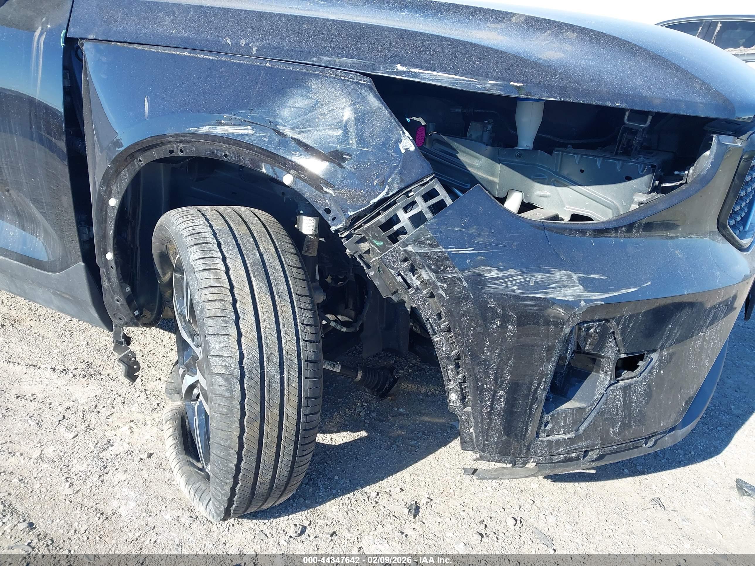 VOLVO XC40 image 6