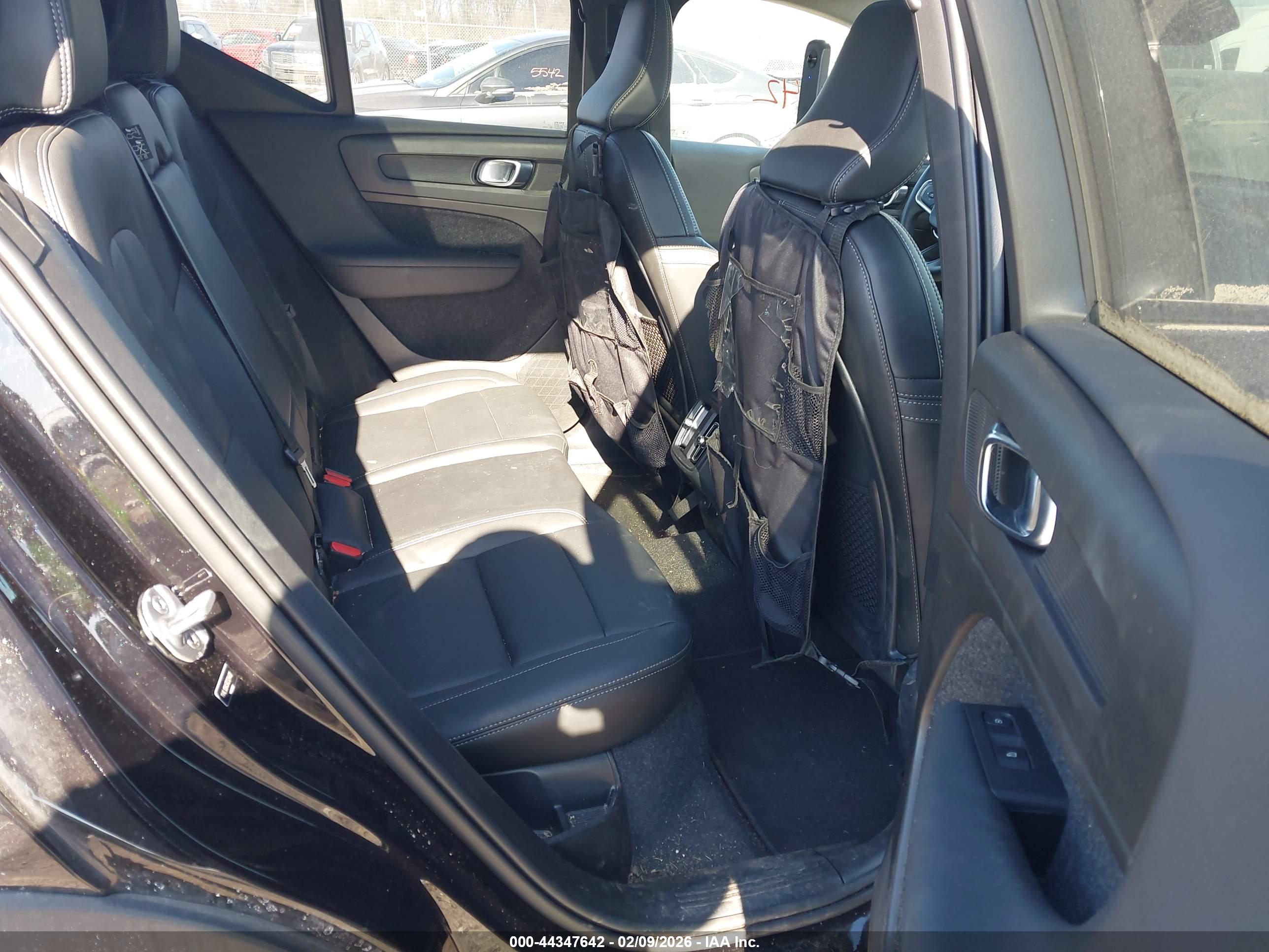VOLVO XC40 image 8