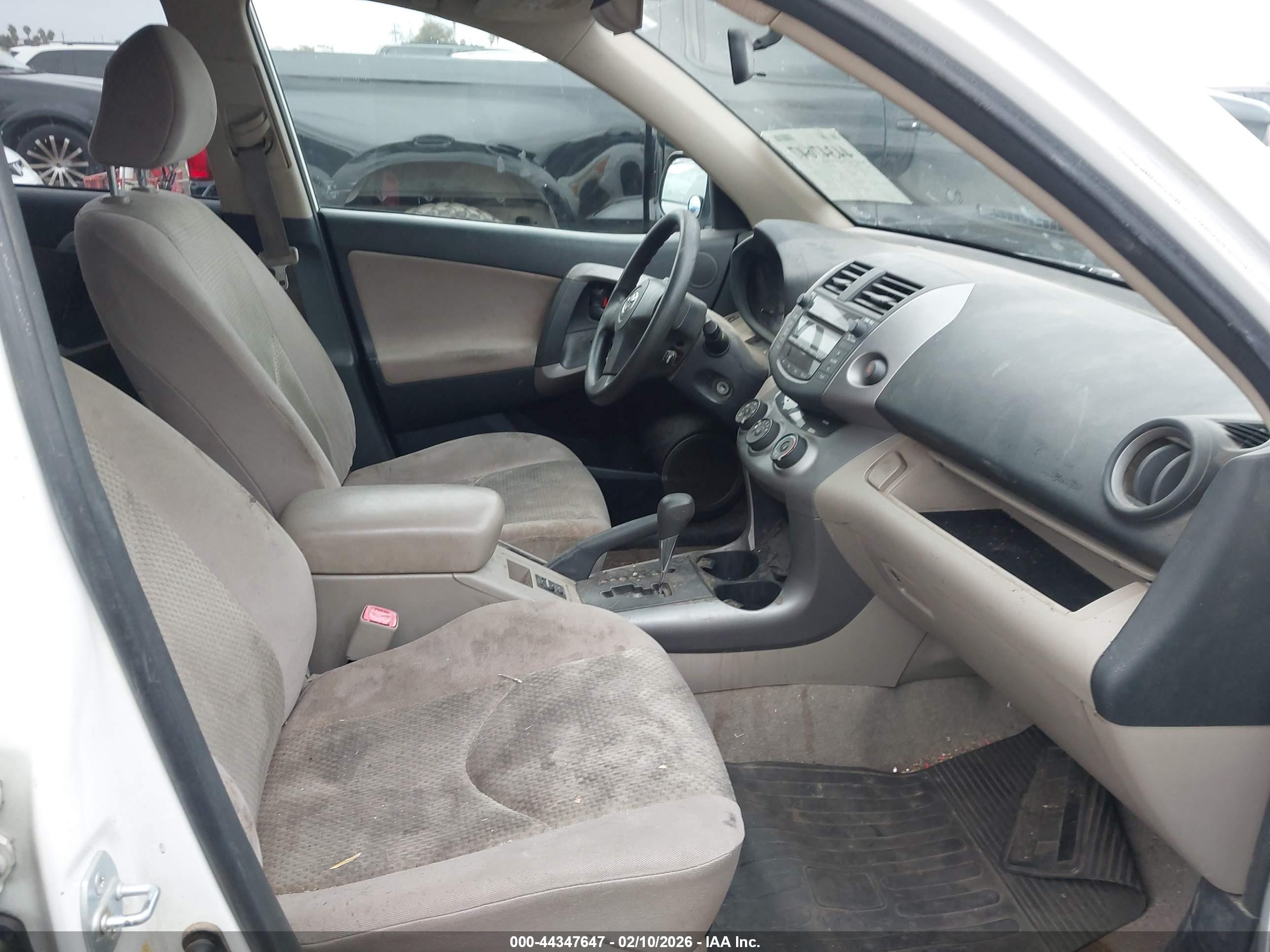 TOYOTA RAV4 image 5