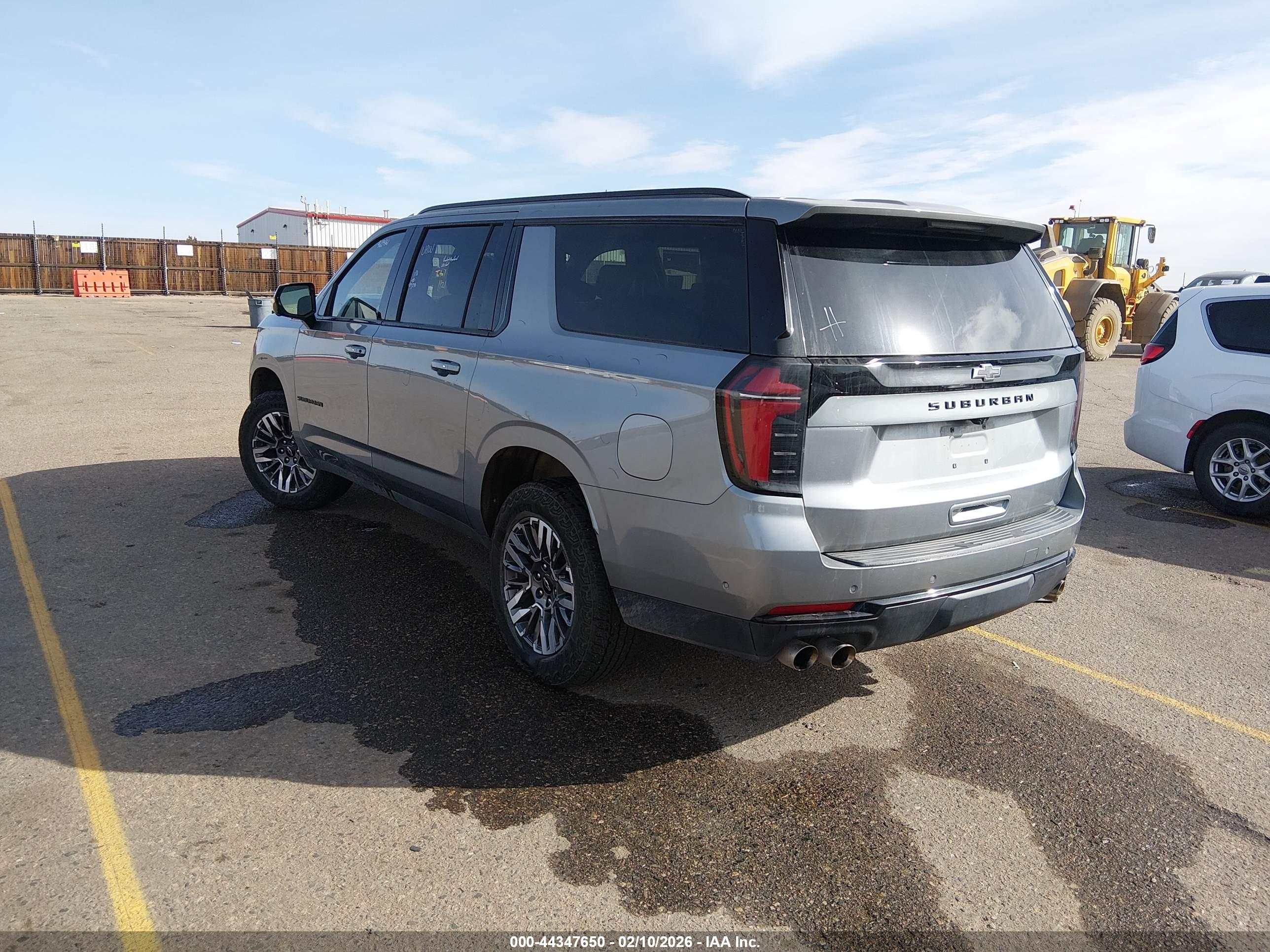 CHEVROLET SUBURBAN image 3